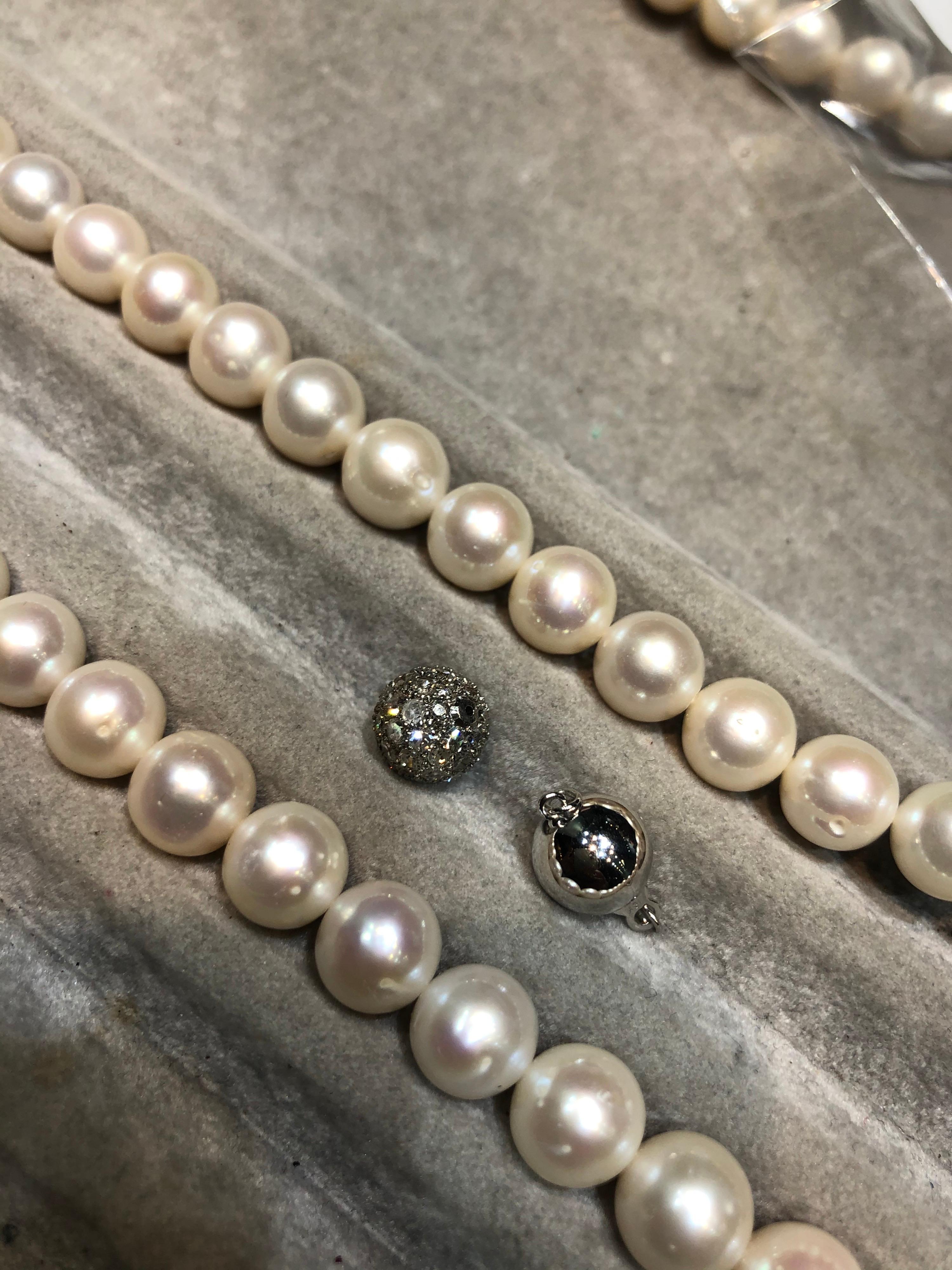 1.50 Carat Diamond Ball 18 Karat White Gold Fresh Water Pearl Bead Necklace For Sale 1
