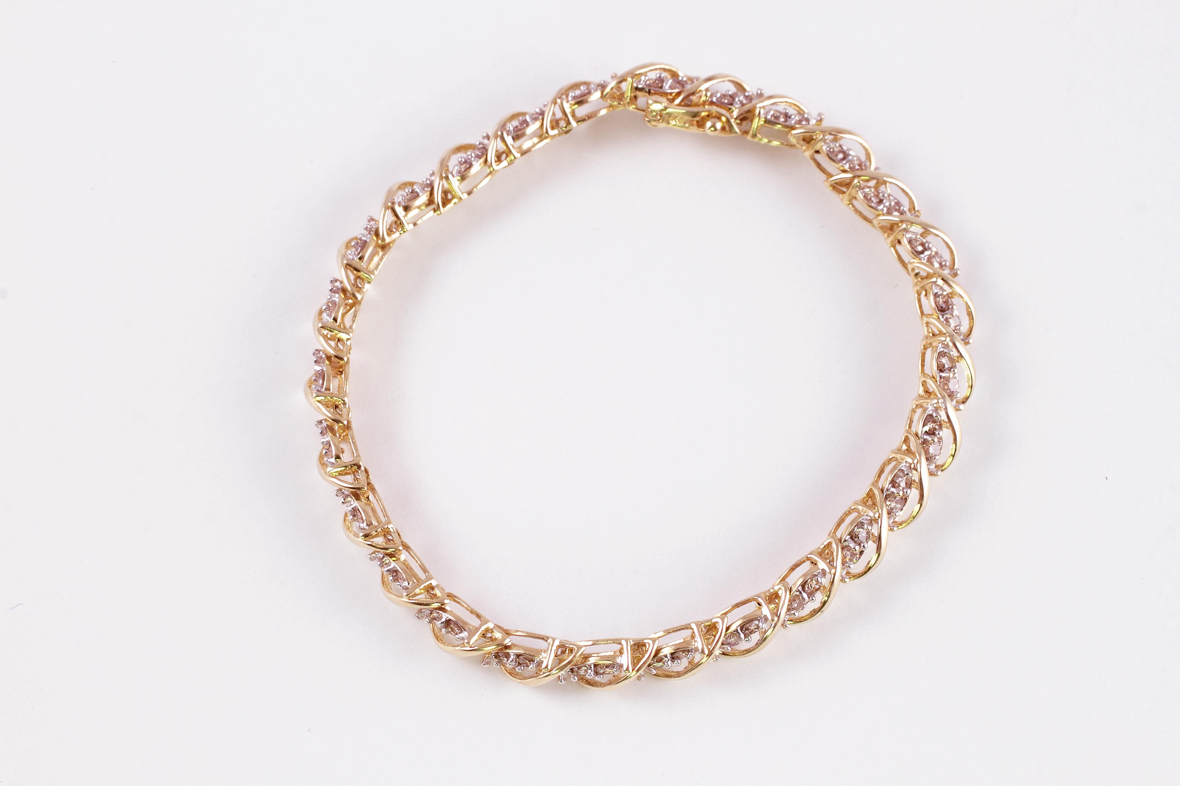 Contemporary 1.50 Carat Diamond Bracelet in 14 Karat Yellow Gold