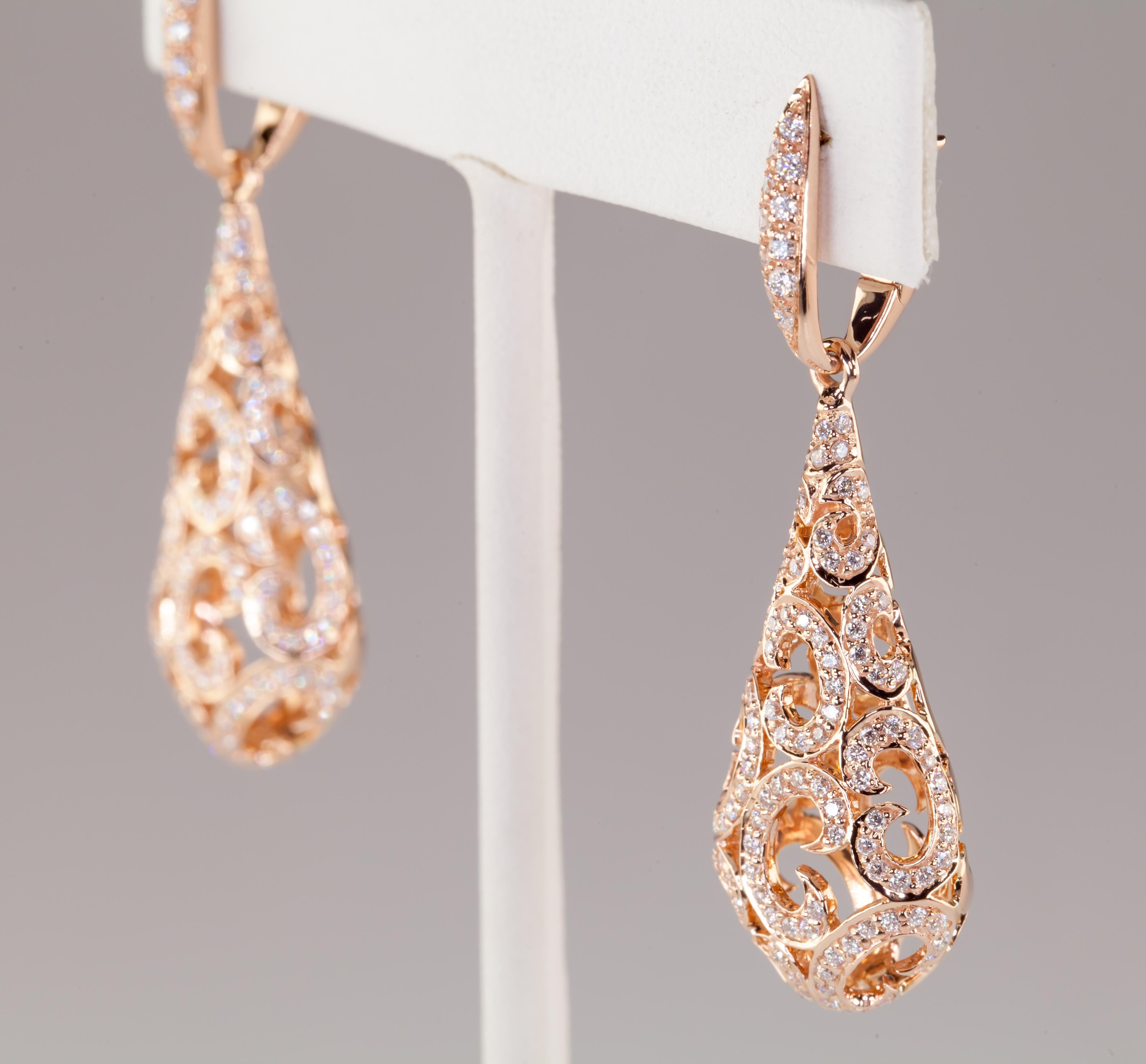 Gorgeous Rose Gold Cage-Style Puff Earrings
Feature 