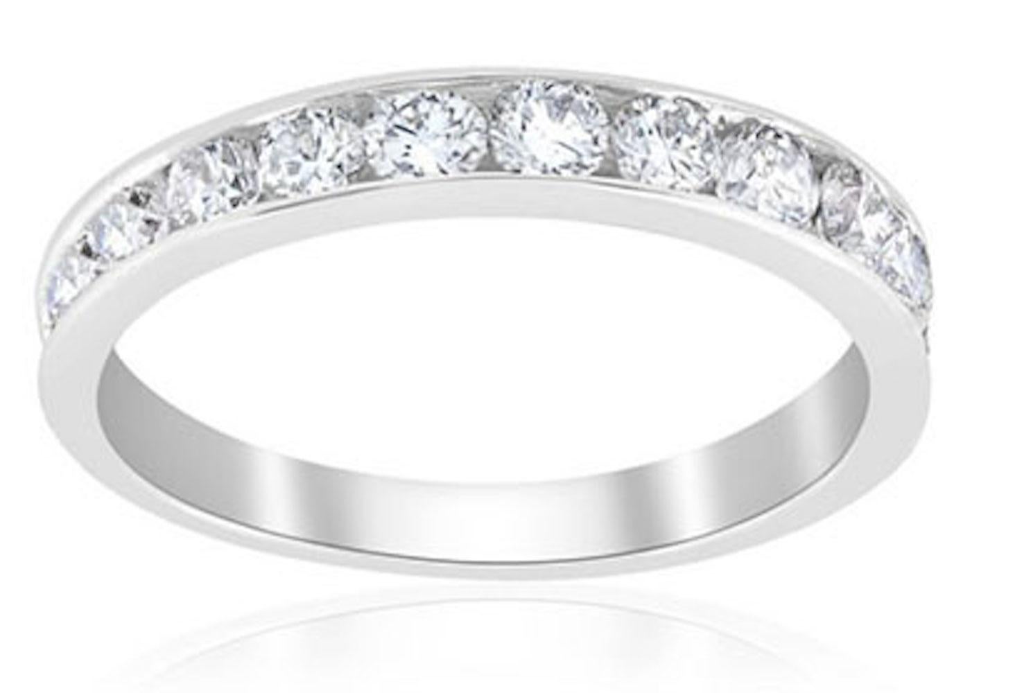 Contemporain Anneau d'éternité d'anniversaire en or blanc 14 carats serti de diamants de 1,50 carat en vente