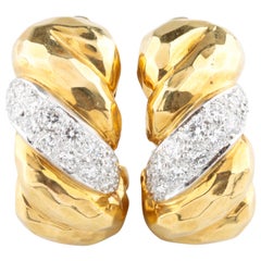 Clips d'oreilles Huggie en platine et or jaune avec diamants de 1,50 carat