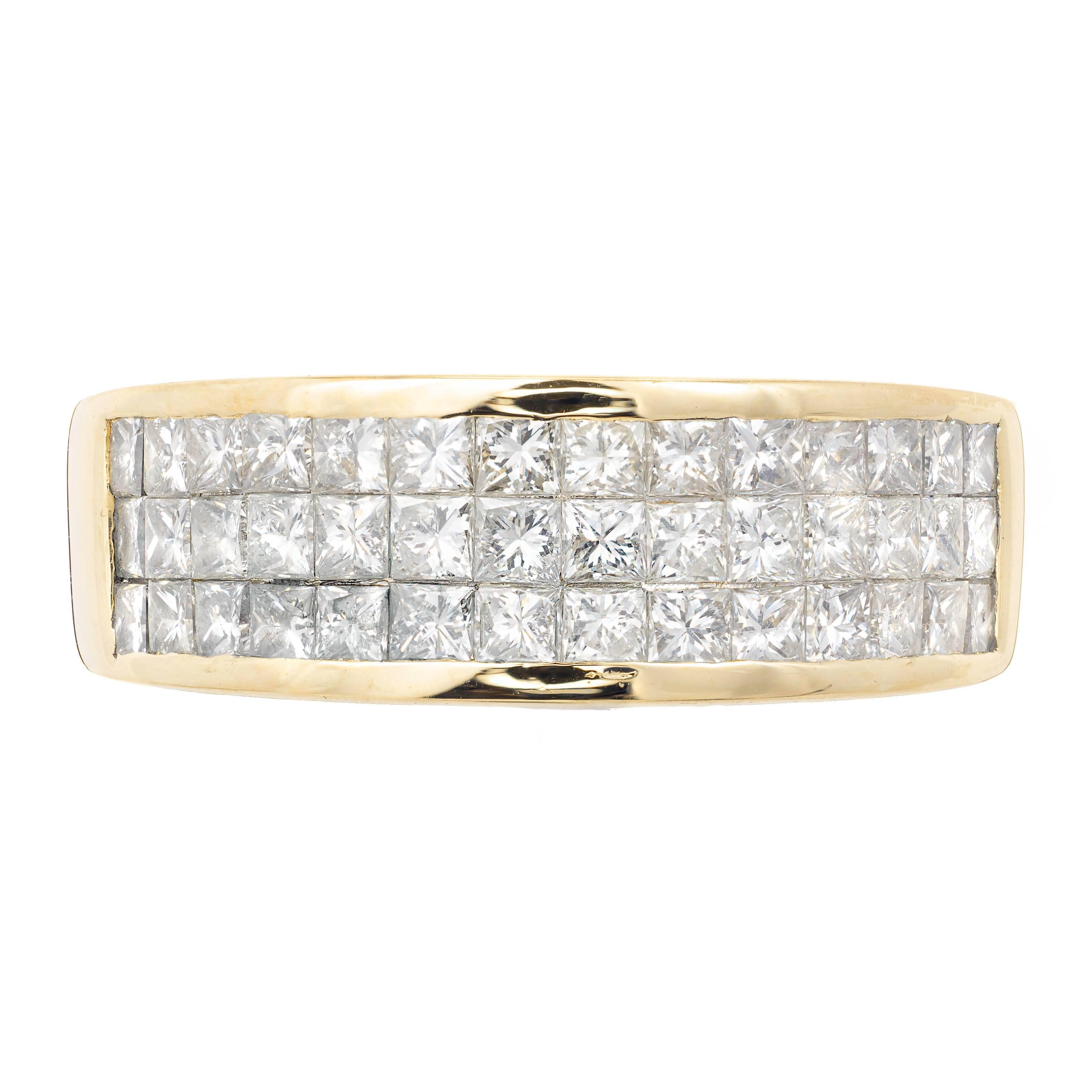 Bague à anneau en or sertie de diamants de 1,50 carat à monture invisible Bon état - En vente à Stamford, CT