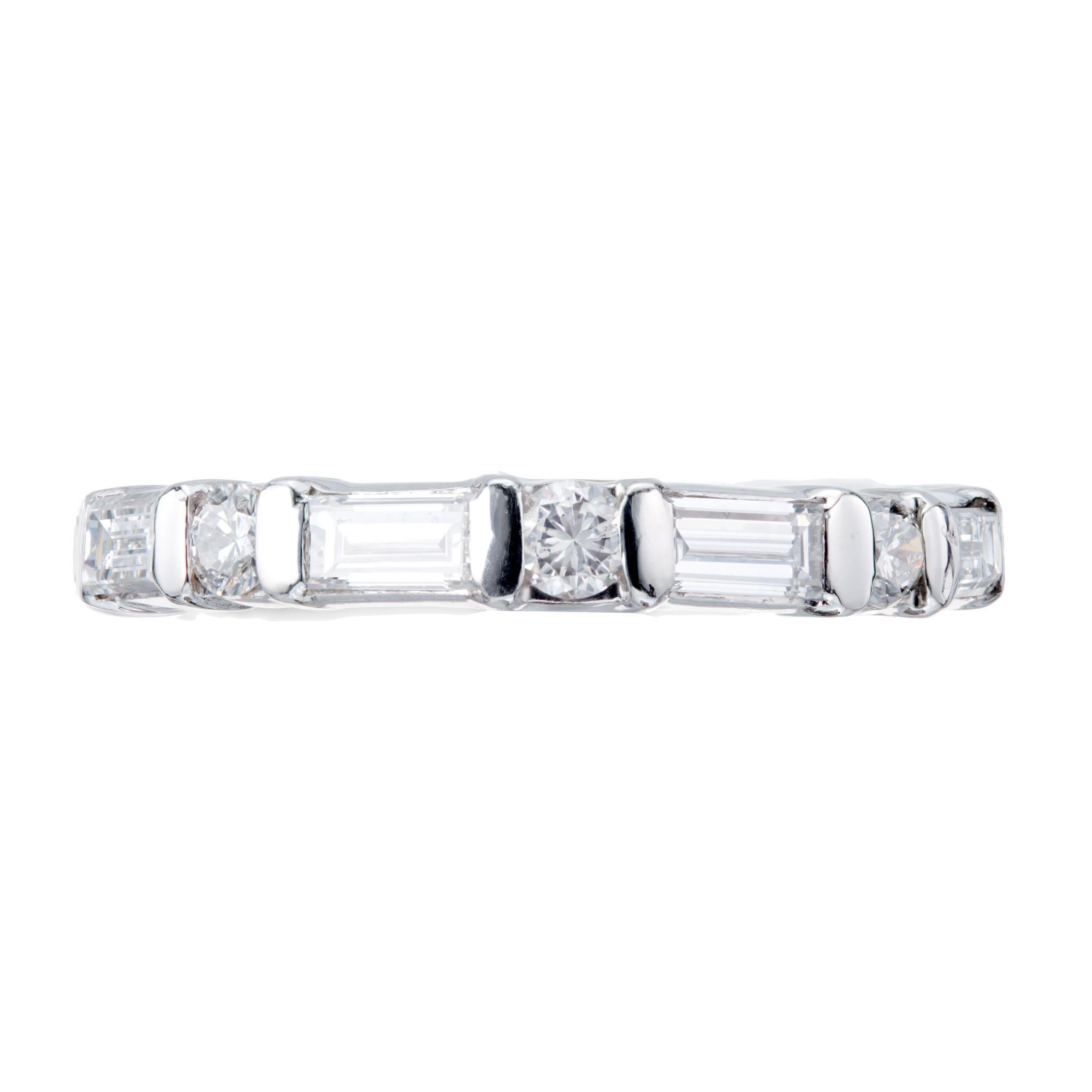 Taille baguette Bracelet éternité en platine avec diamant de 1,50 carat en vente