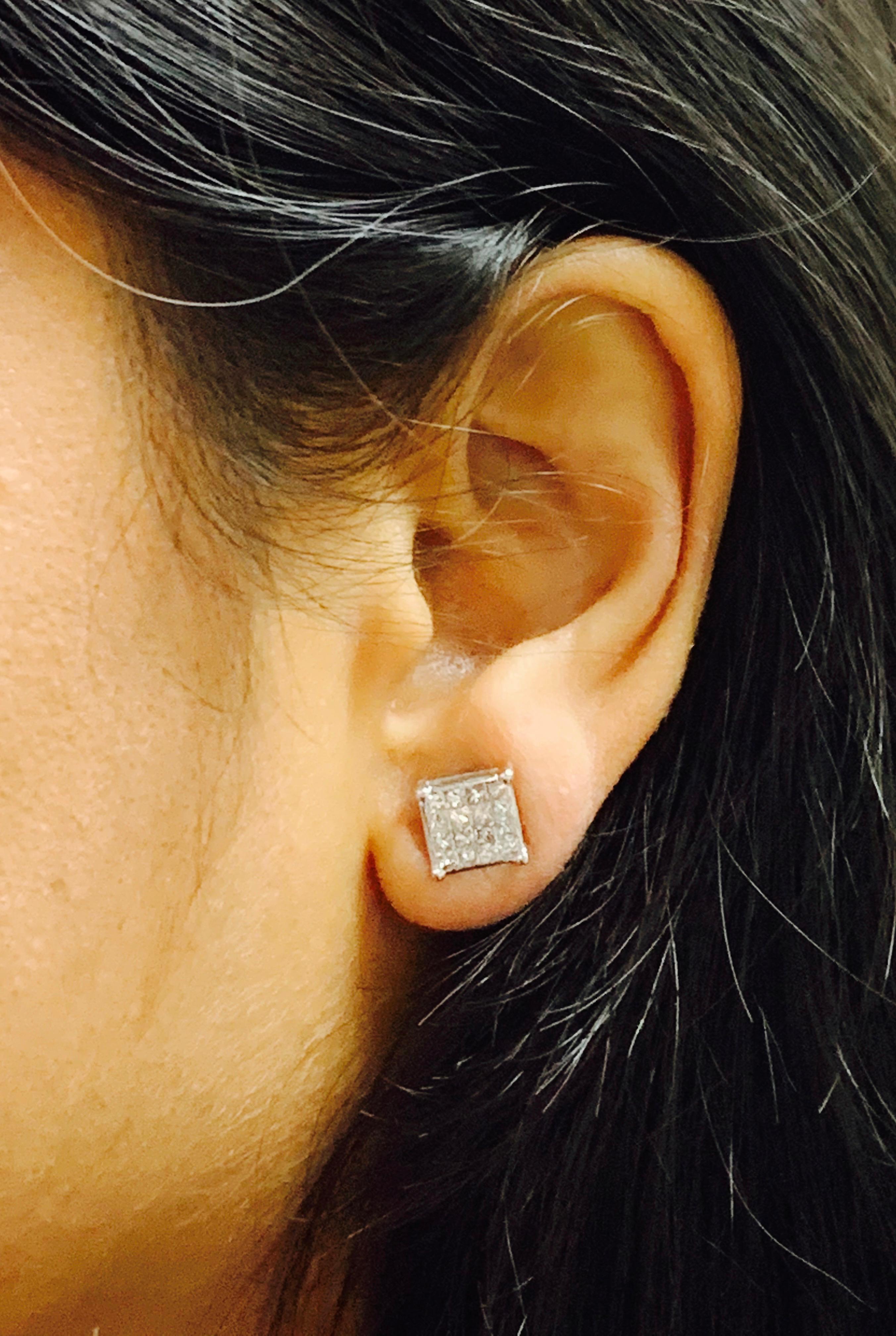 Women's or Men's 1.50 Carat Diamond Stud Earrings in White Gold For Sale