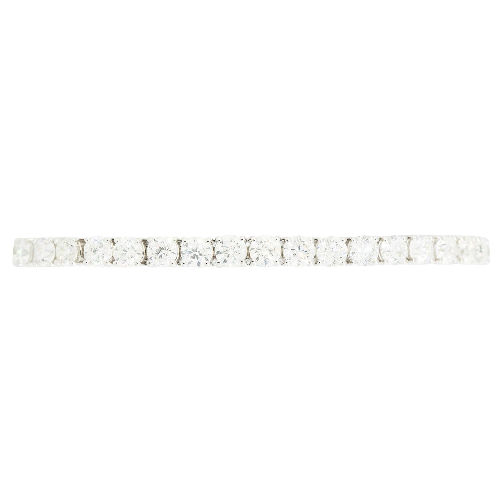 Material: 18k White Gold
Diamond Details: Approx. 15.0ctw of Round Brilliant Cut Diamonds. Diamonds are H/I in color and SI in clarity. There are 37 Diamonds in total
Clasps: Tongue in Box Clasp
Total Weight: Unknown
Length: 7