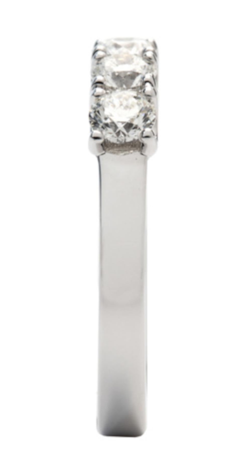 Modern 1.50 Carat E-F SI Diamonds 18K White Gold 5 Stones Band Ring Easy Comfort For Sale
