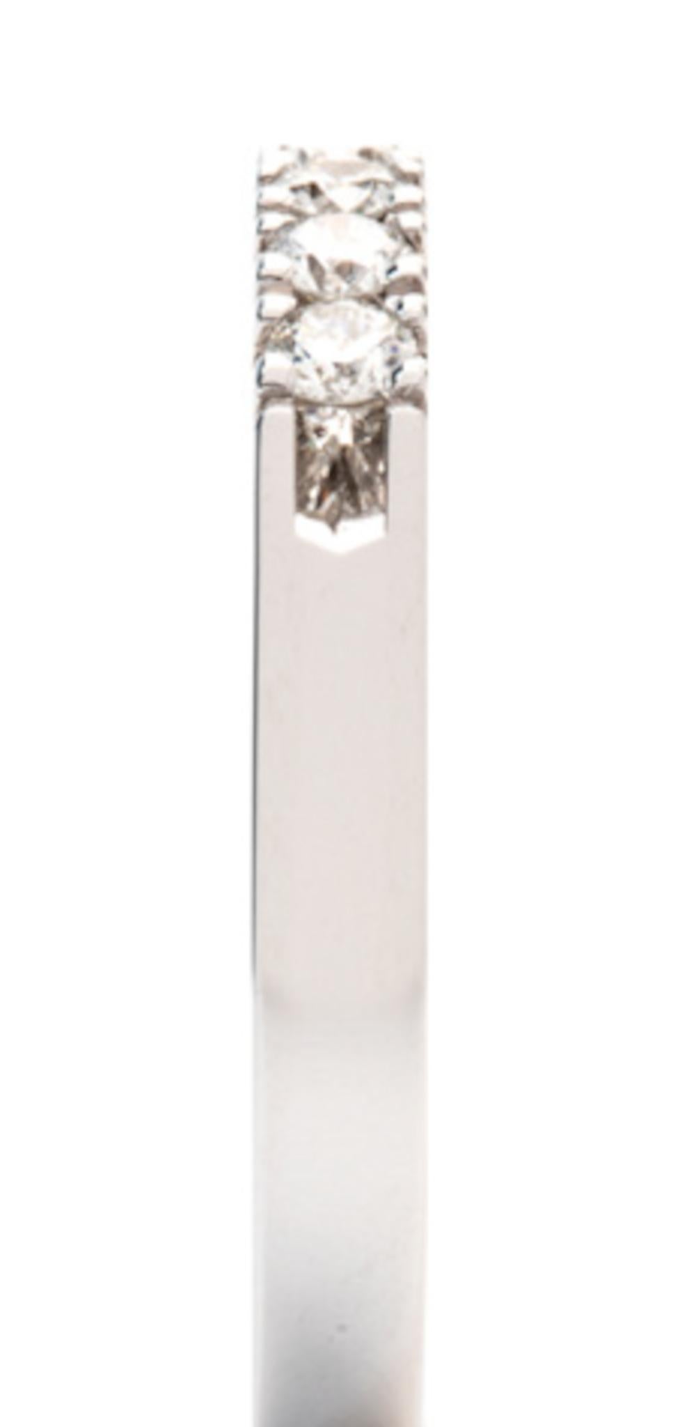 Brilliant Cut 1.50 Carat E-F VS Diamonds 18K White Gold 5 Stones Modern Band Ring For Sale