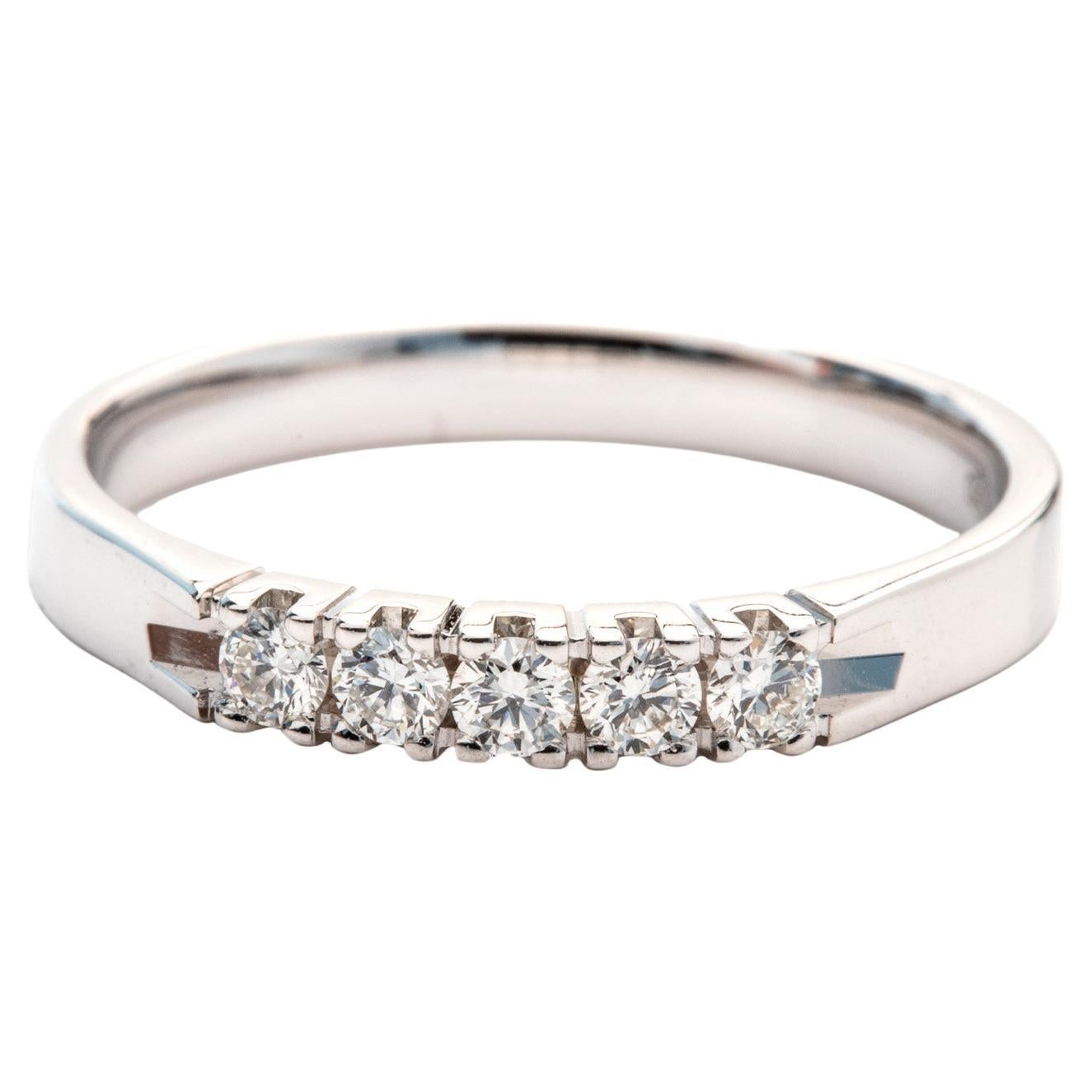 1.50 Carat E-F VS Diamonds 18K White Gold 5 Stones Modern Band Ring For Sale