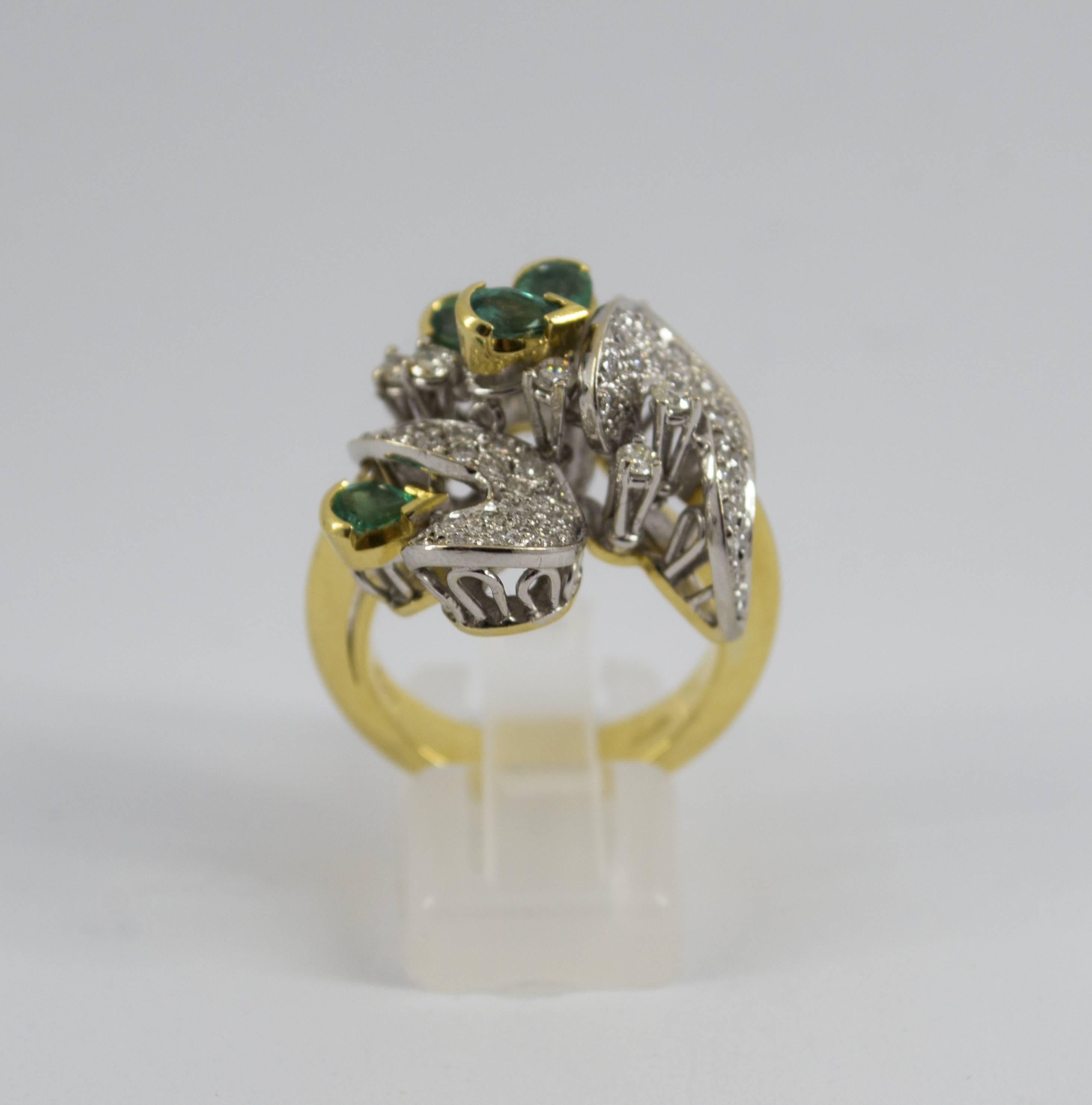 1.50 Carat Emerald 1.0 Carat Diamond Yellow Gold Cocktail Ring In New Condition In Naples, IT