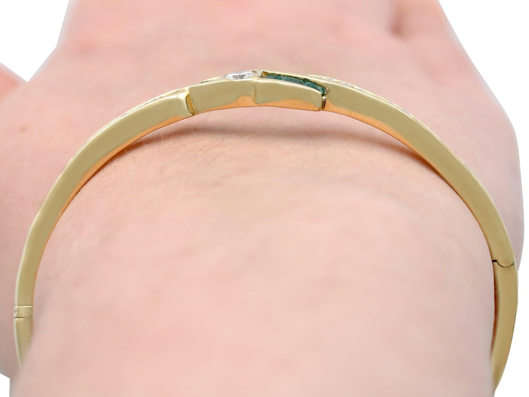1.50 Carat Emerald and 1.36 Carat Diamond Bangle in 18K Yellow Gold For Sale 5