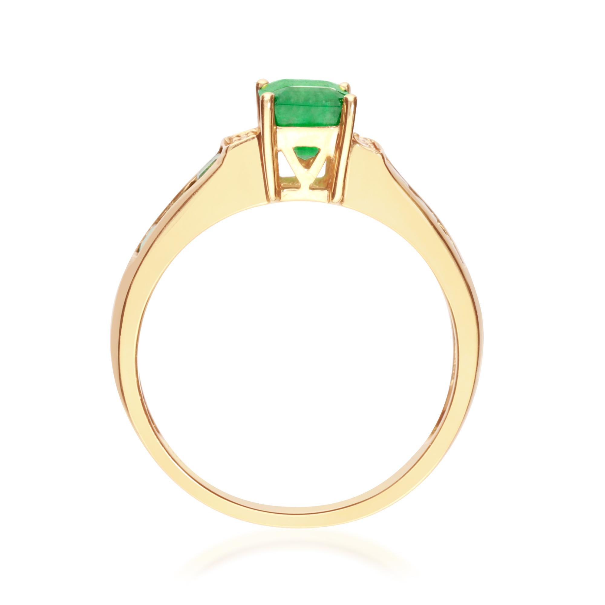 Art Deco 1.50 Carat Emerald and Square Cut Emerald and Diamond 10K Yellow Gold Ring For Sale