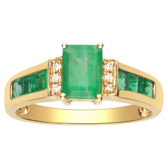 1,50 Karat Smaragd und Smaragd im Quadratschliff und Diamantring aus 10 Karat Gelbgold