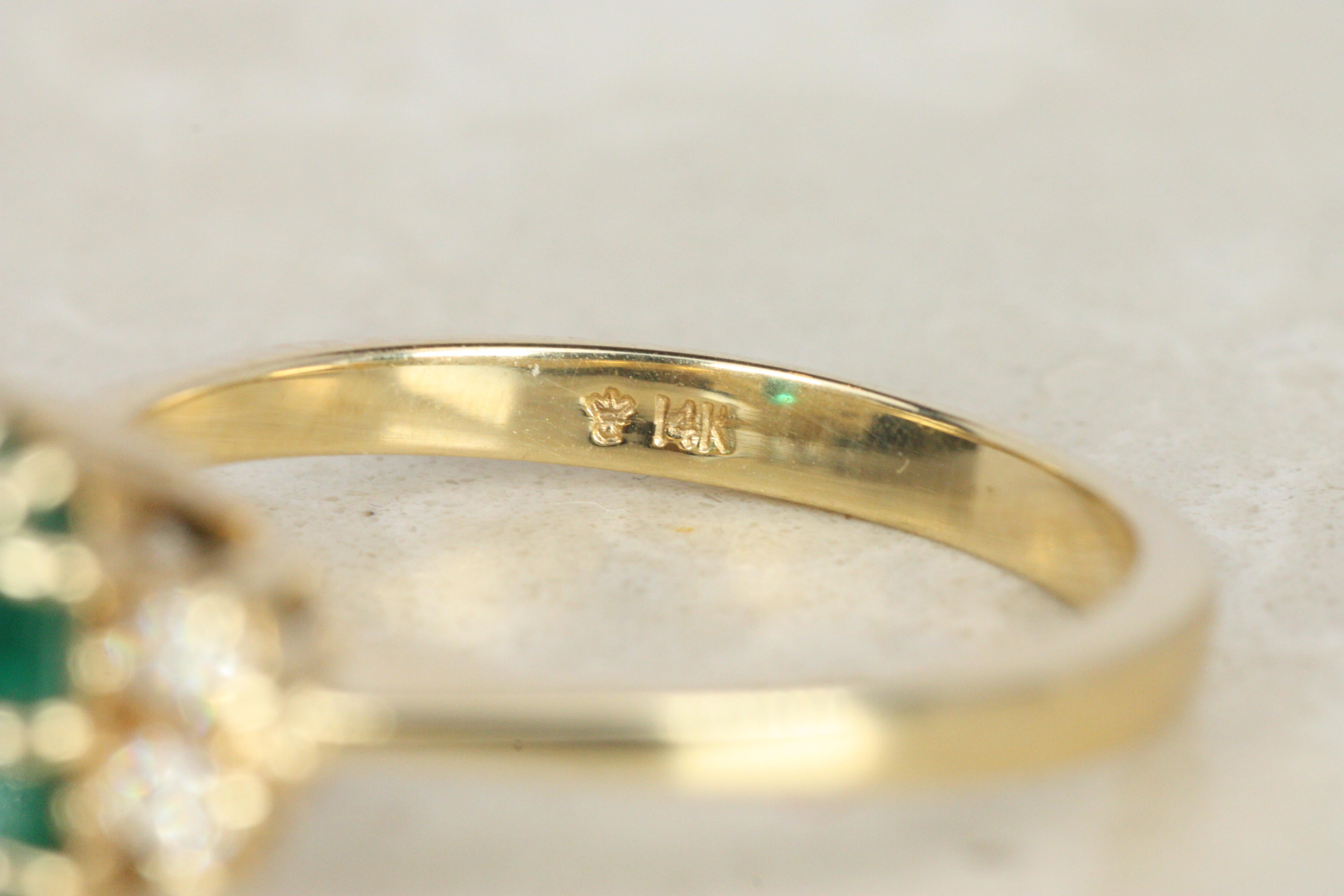 Anillo de Cóctel de Oro Amarillo con Esmeralda y Diamantes talla Esmeralda de 1,50 quilates en venta 3