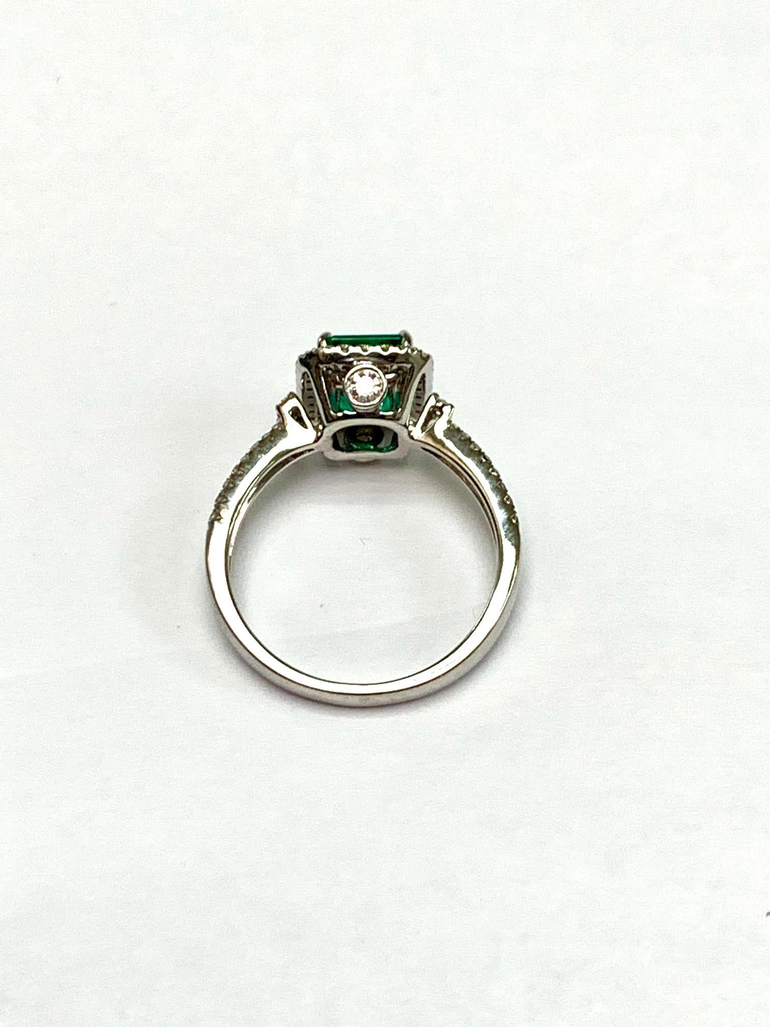 1.50 Carat Emerald Diamond Cocktail Ring In New Condition For Sale In New York, NY