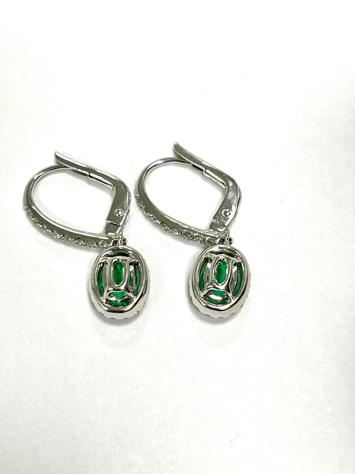 1.50 Carat Emerald Diamond Dangle Earrings In New Condition In New York, NY