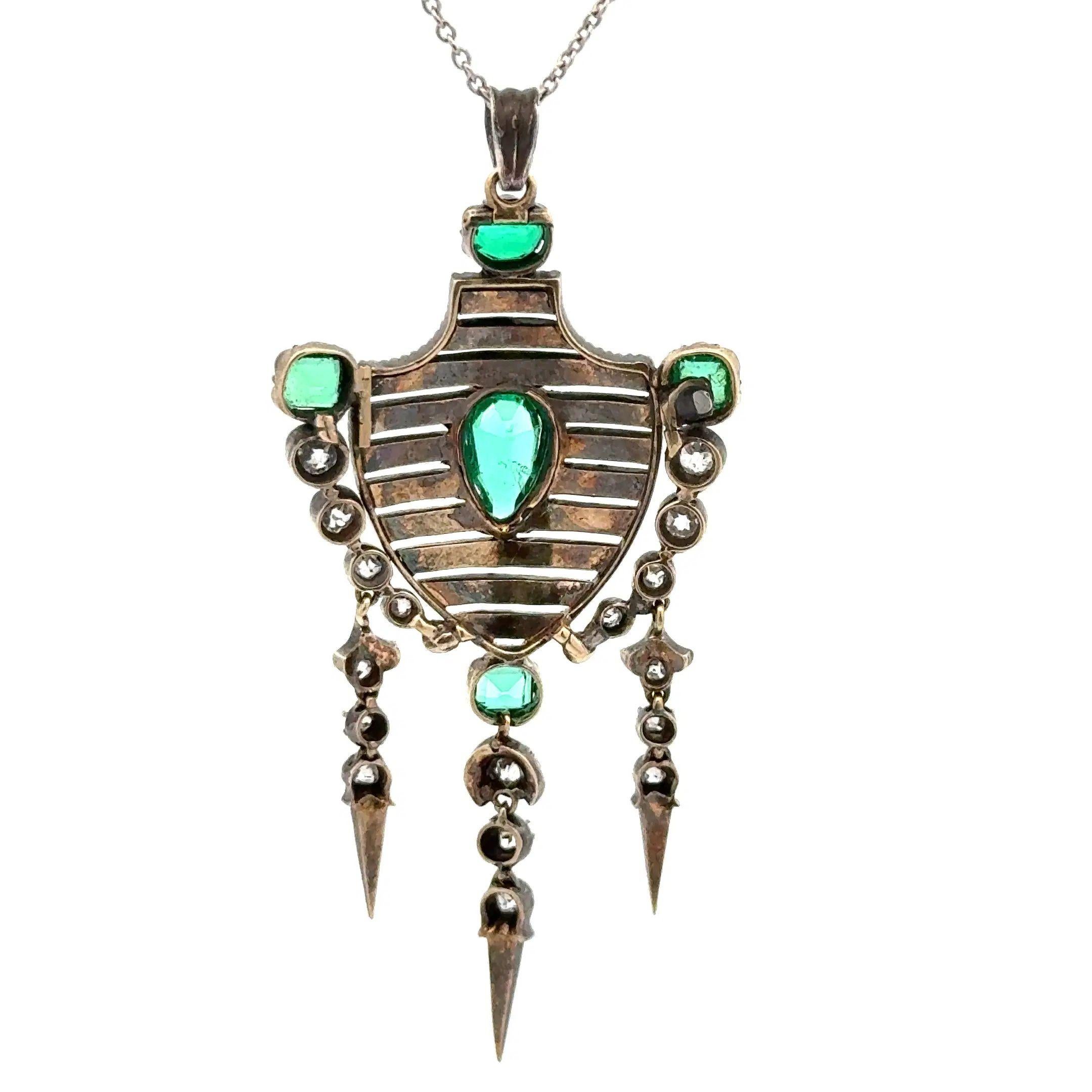 De las mujeres 1.50 Carat Emerald GIA and Diamond Silver on Gold Victorian Pendant Necklace en venta