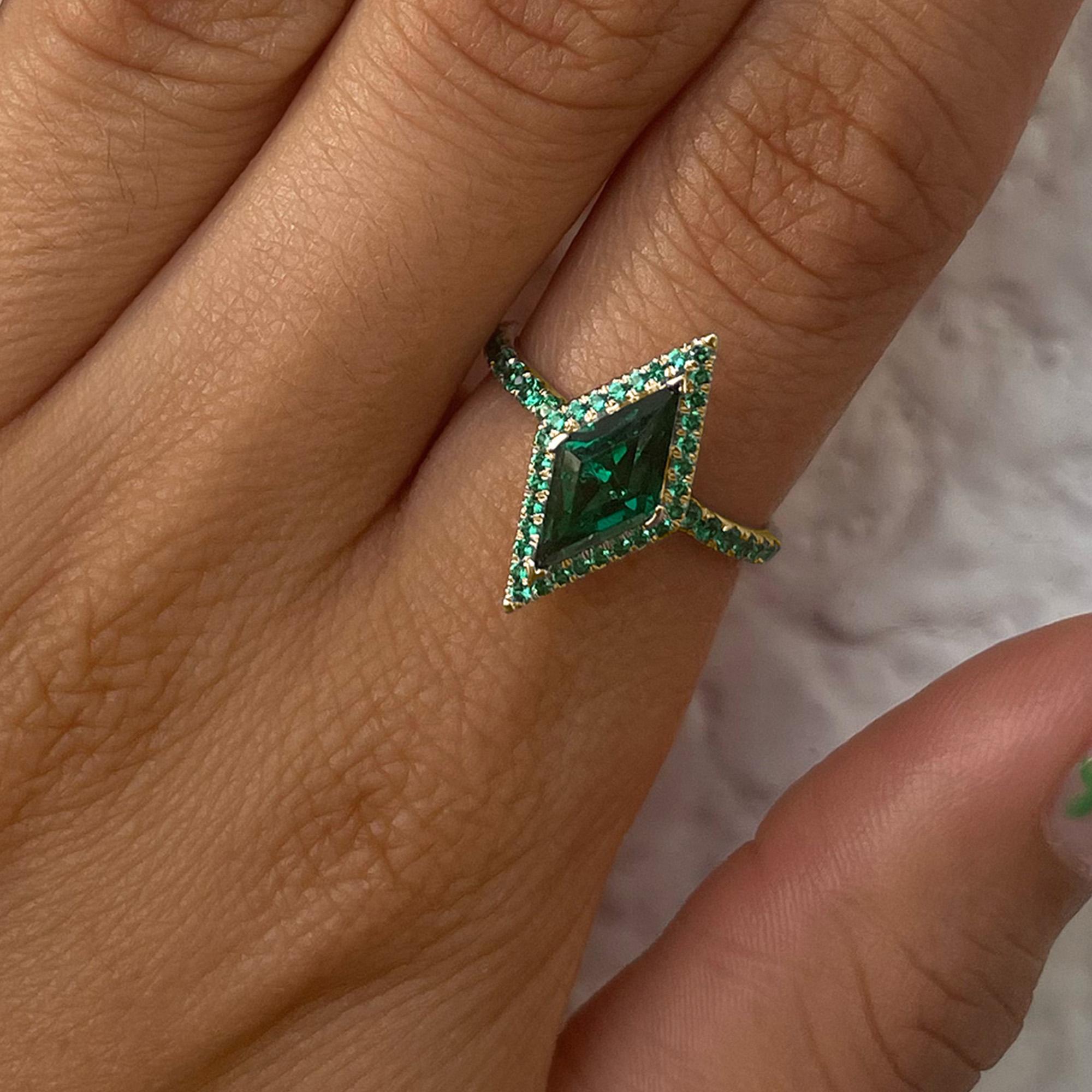 For Sale:  1.50 Carat Emerald Lozenge Ring, Green, Round Emerald Pave, 10kt Yellow Gold 2