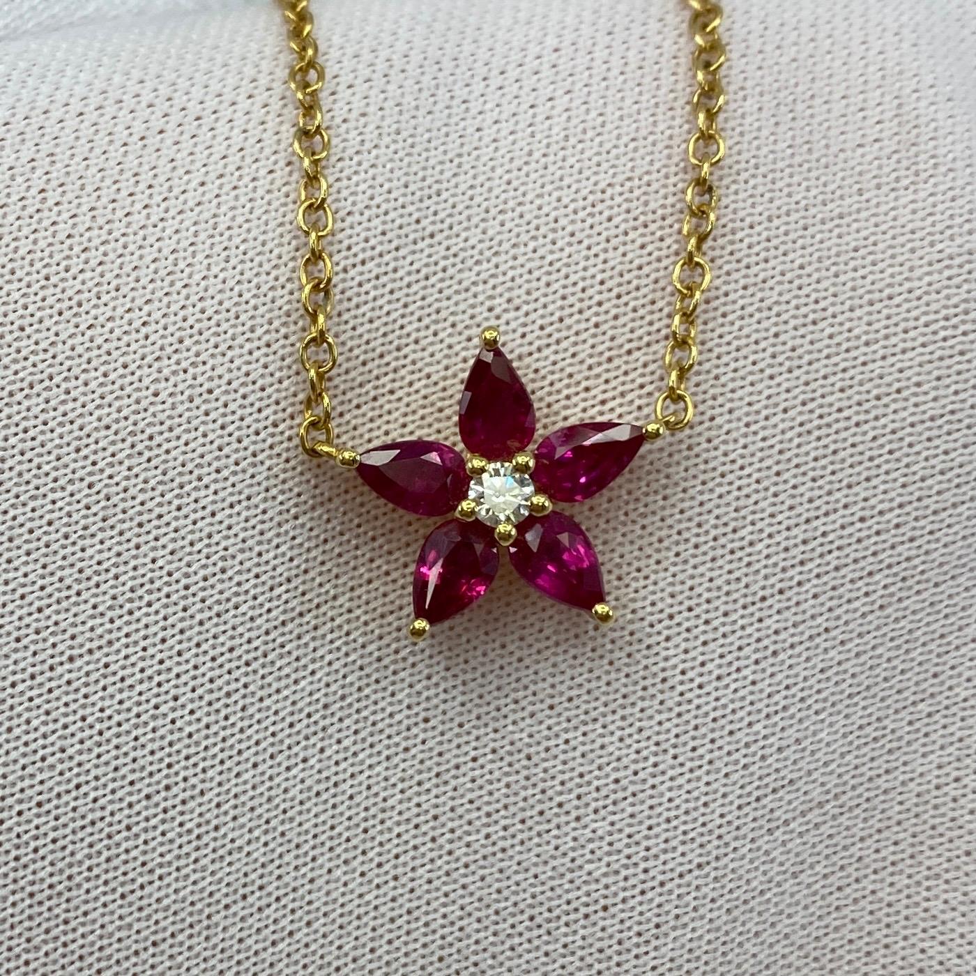 1.50 Carat Fine Deep Red Ruby & Diamond 18k Yellow Gold Flower Pendant Necklace In New Condition In Birmingham, GB