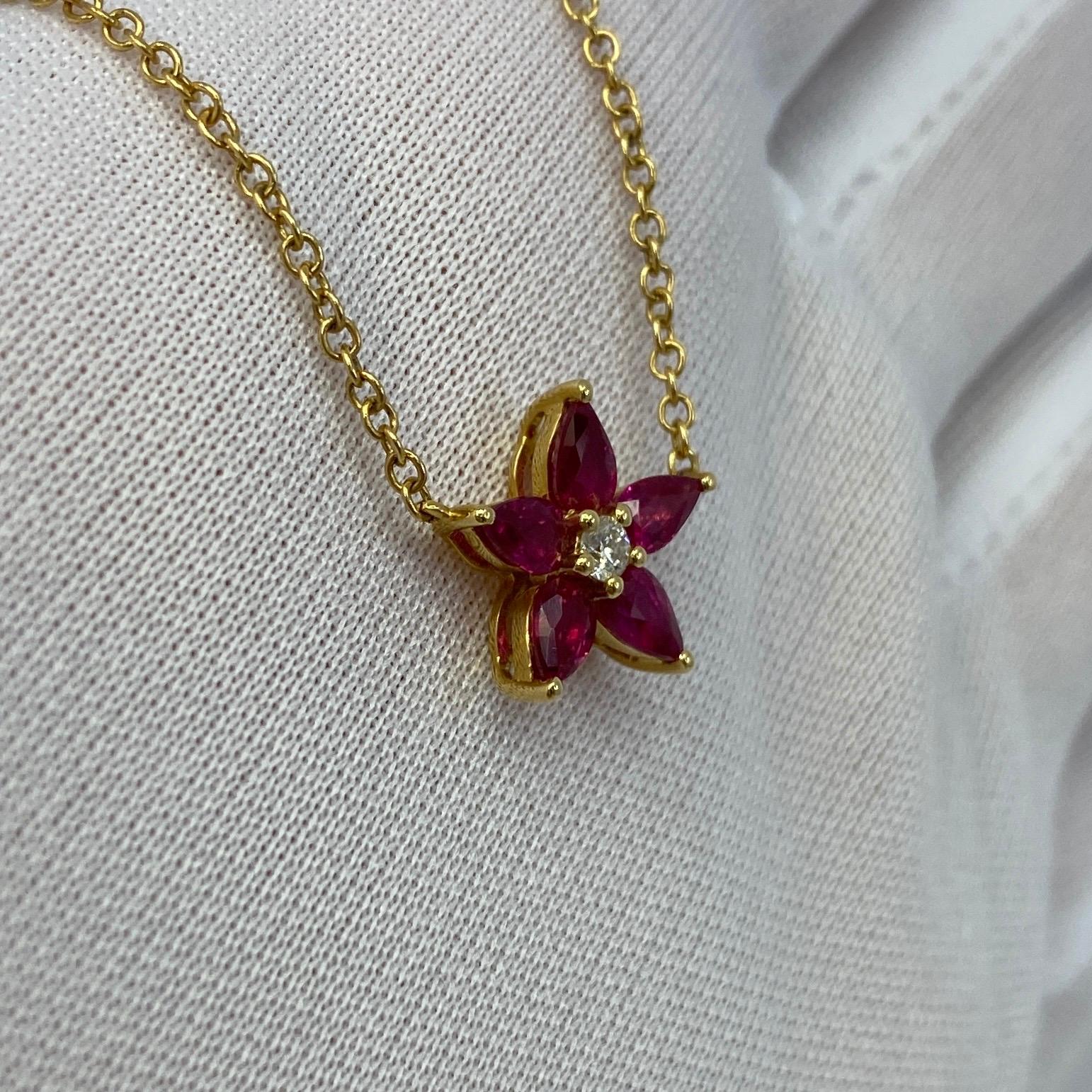 Women's or Men's 1.50 Carat Fine Deep Red Ruby & Diamond 18k Yellow Gold Flower Pendant Necklace