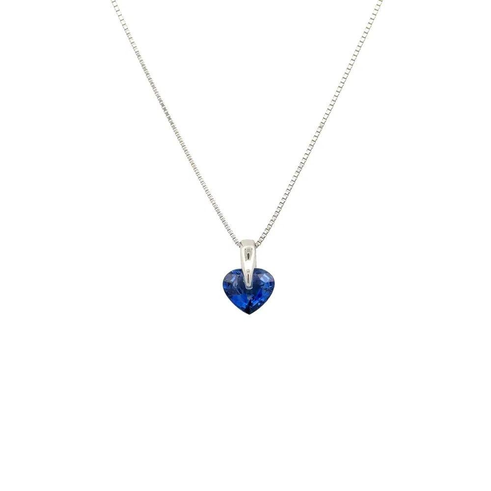 Modernista Collana con ciondolo a goccia in platino con zaffiro cuore da 1,50 carati in vendita