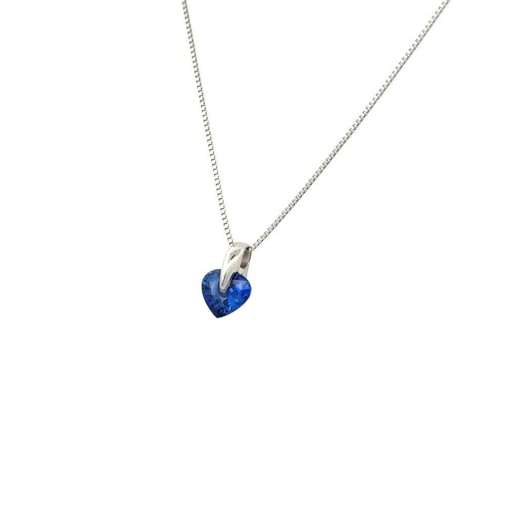 Cuore Collana con ciondolo a goccia in platino con zaffiro cuore da 1,50 carati in vendita