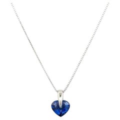 Collana con ciondolo a goccia in platino con zaffiro cuore da 1,50 carati