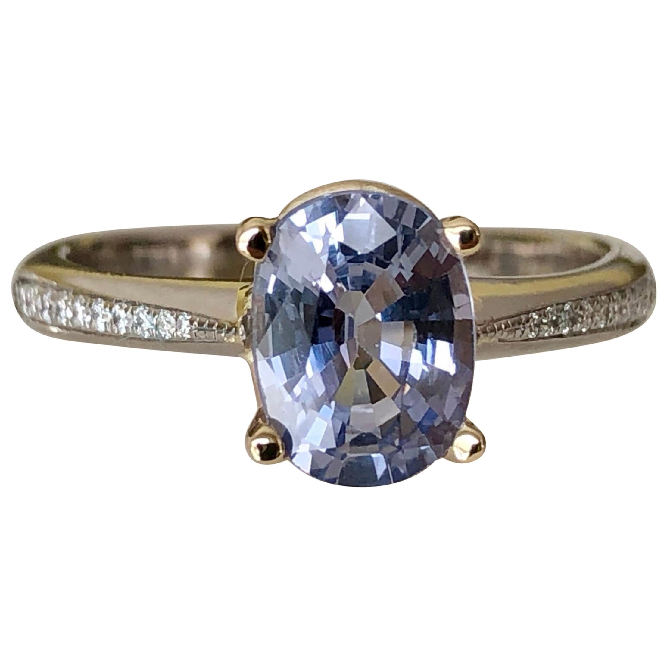 Anillo de compromiso solitario con zafiro lila de 1,50 quilates Oro de 18 quilates