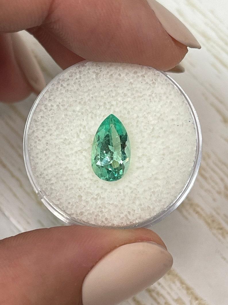 1,50 Karat Luminous kolumbianischen Smaragd - Birnenschliff Teardrop Mai Birthstone (Tropfenschliff) im Angebot
