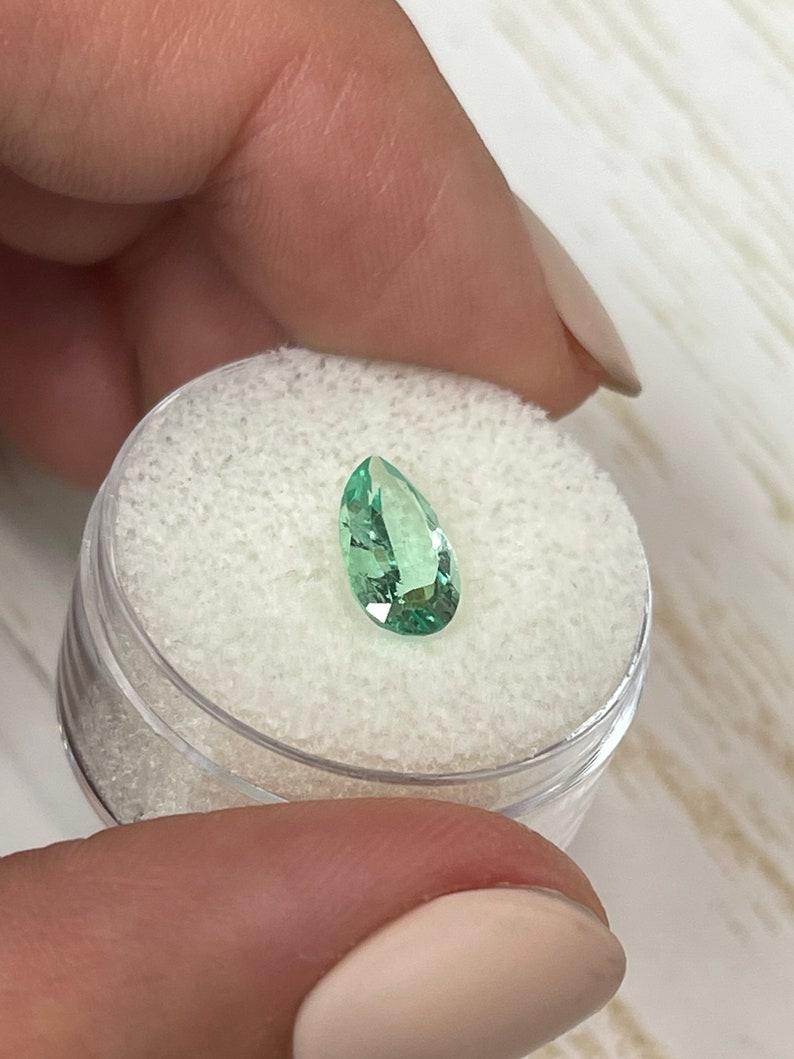 1,50 Karat Luminous kolumbianischen Smaragd - Birnenschliff Teardrop Mai Birthstone im Angebot 1