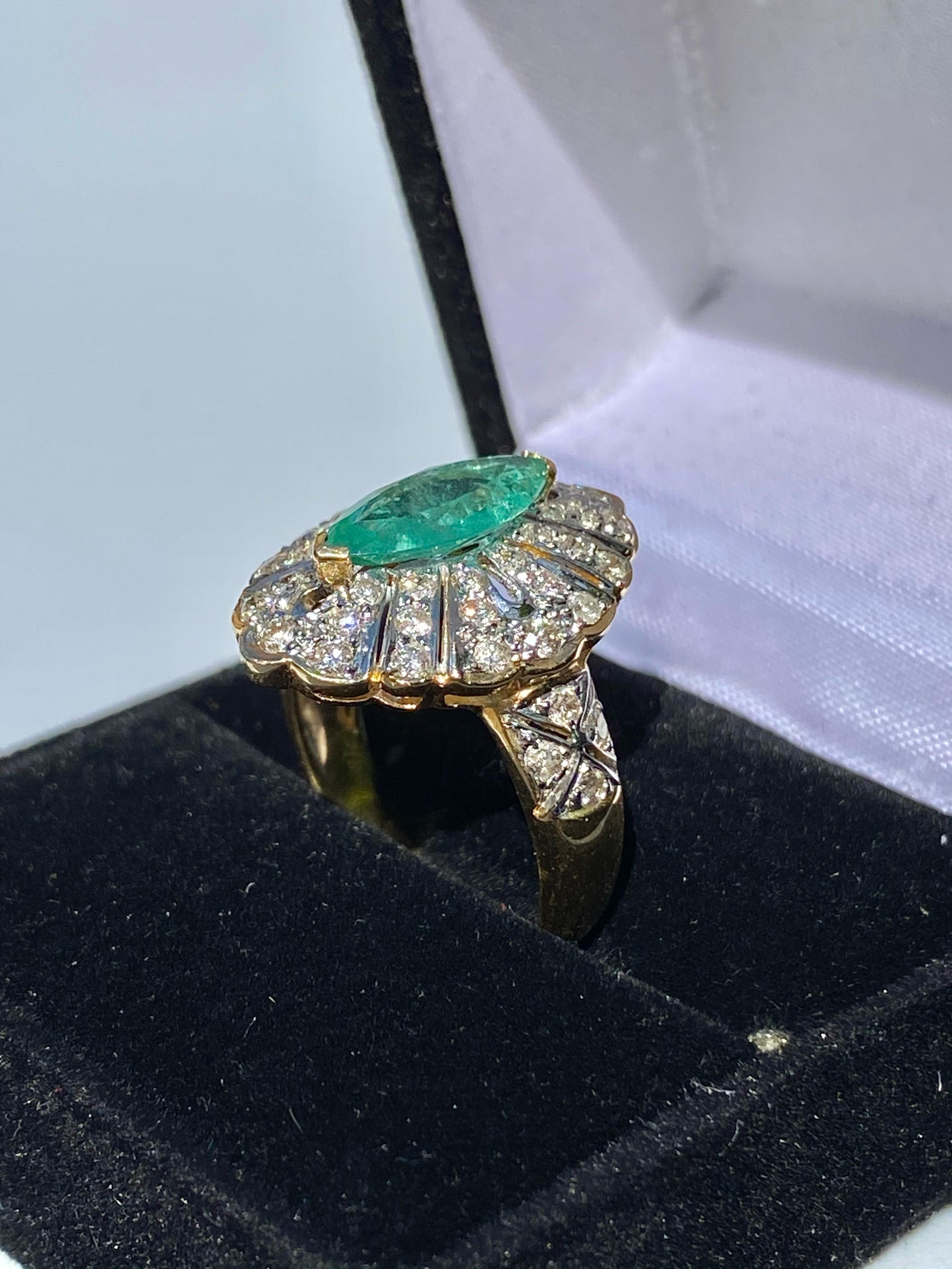 1.50 Carat Marquis Cut Colombian Emerald, Diamond and 14 Karat Yellow Gold Ring In Excellent Condition For Sale In Miami, FL