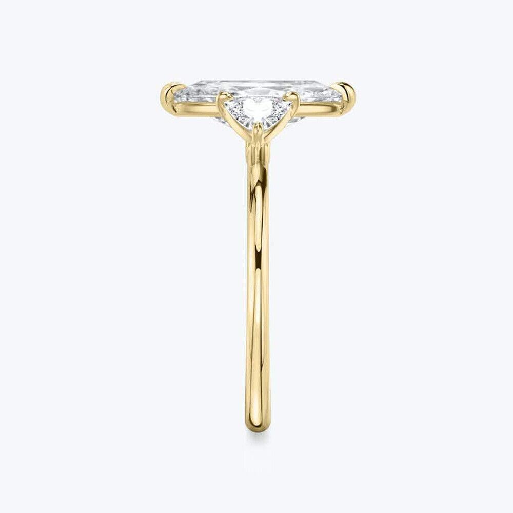 Modern 1.50 Carat Marquise Cut Engagement Diamond 14 Karat Gold Ring For Sale