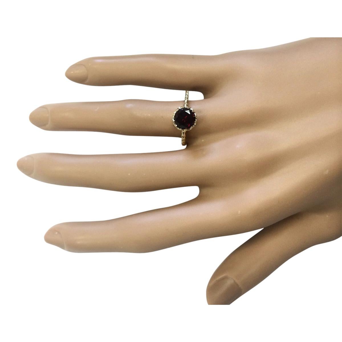 Garnet Ring In 14 Karat Yellow Gold In New Condition For Sale In Los Angeles, CA