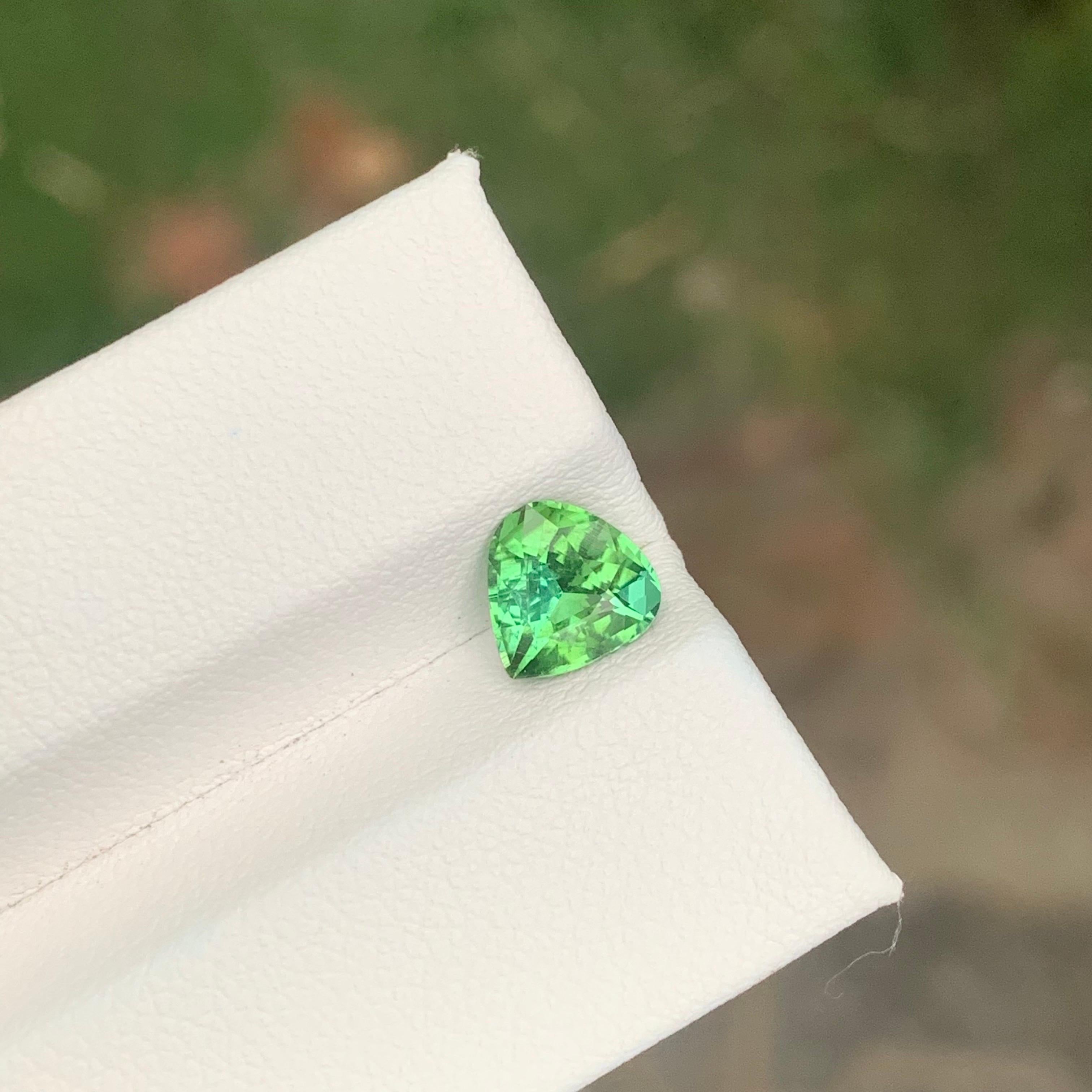 Arts and Crafts 1,50 carati di tormalina blu verde naturale a forma di pera, gemma sfusa in vendita