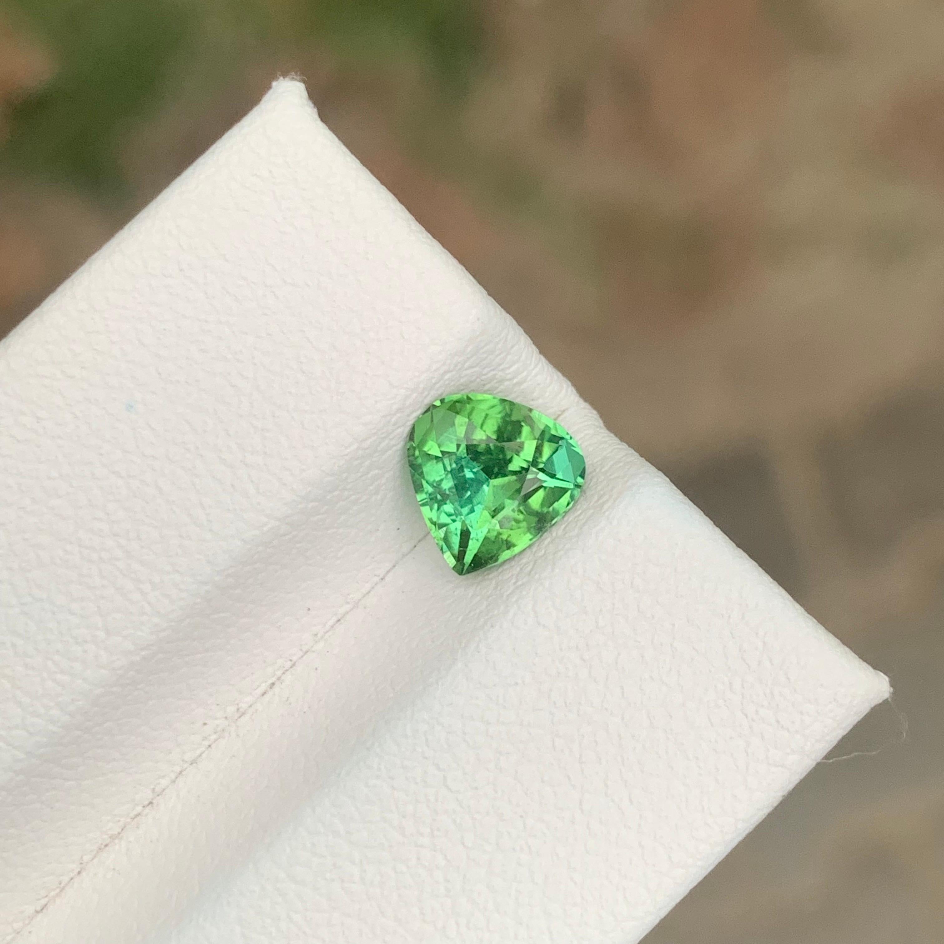 Taglio a goccia 1,50 carati di tormalina blu verde naturale a forma di pera, gemma sfusa in vendita