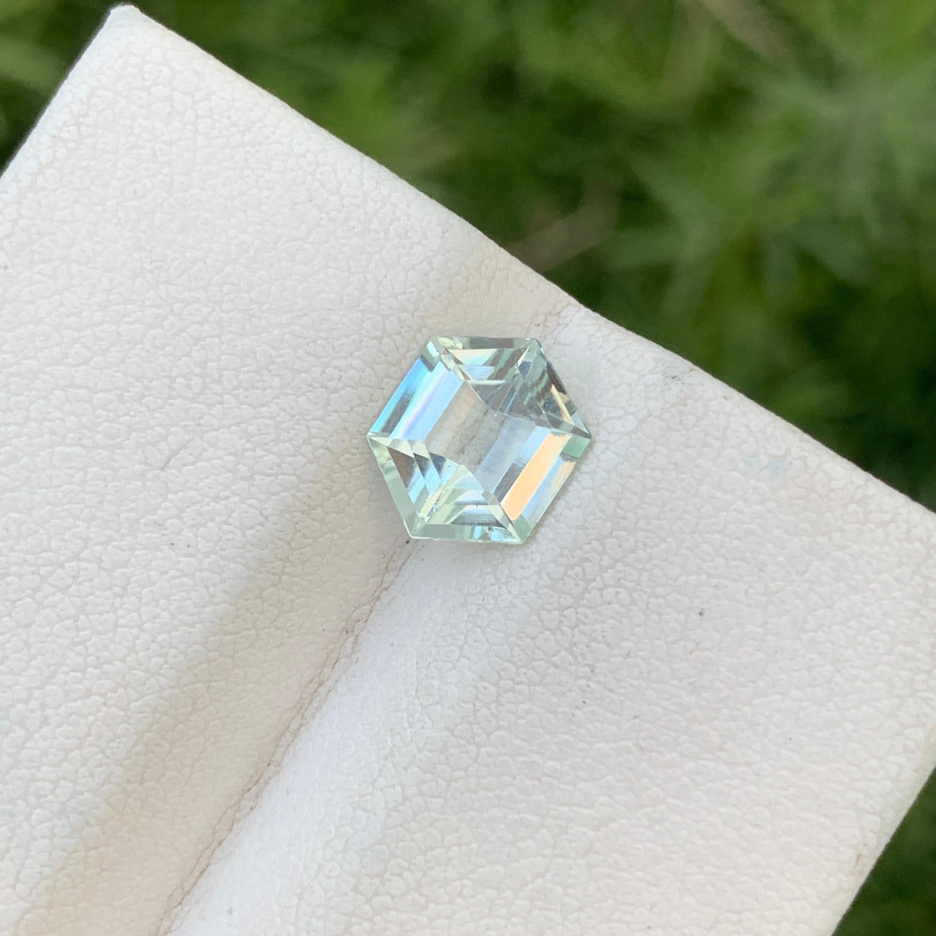 1.50 Carat Natural Loose Aquamarine Hexagon Shape Gem For Jewellery Making  In New Condition For Sale In Peshawar, PK