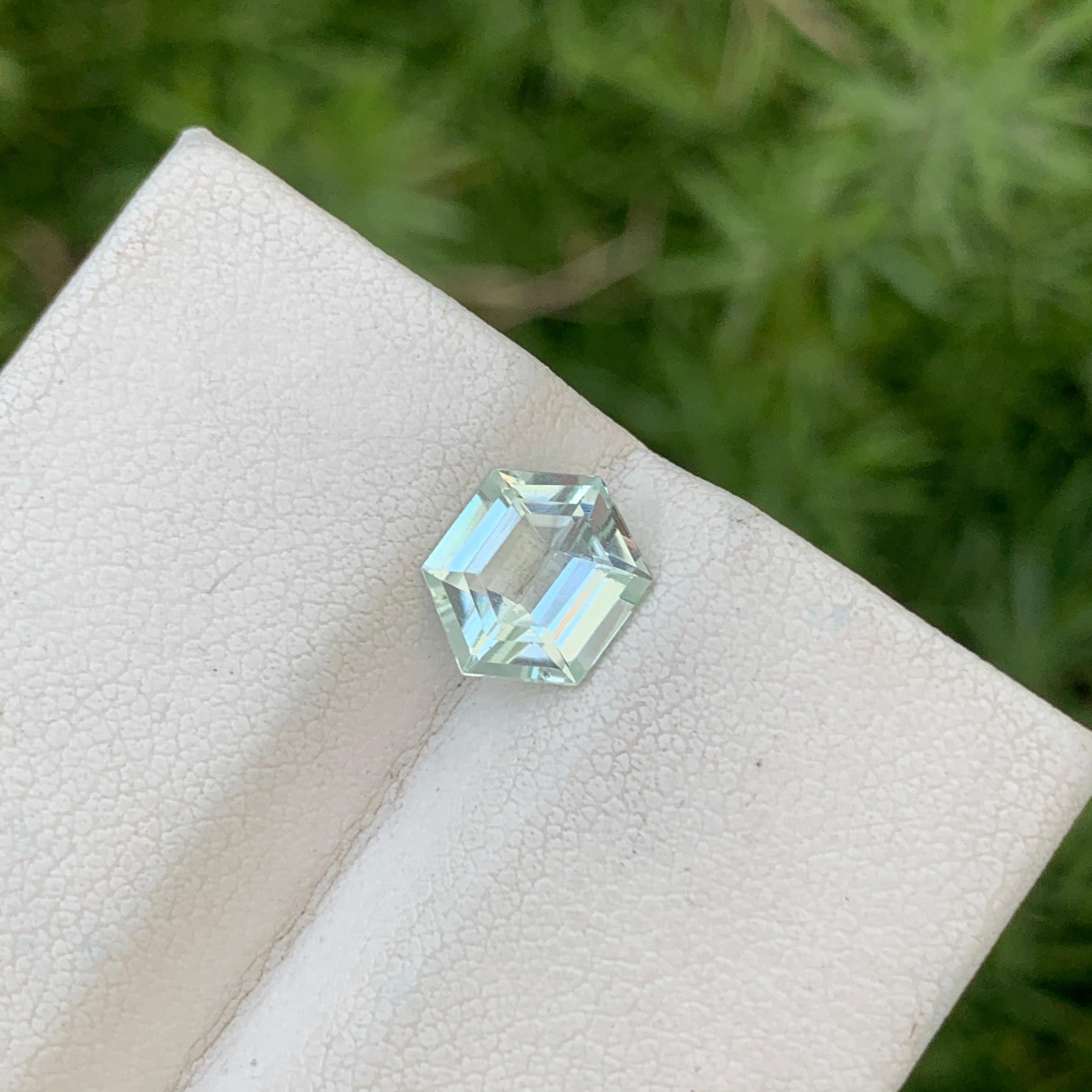 Women's or Men's 1.50 Carat Natural Loose Aquamarine Hexagon Shape Gem For Jewellery Making  For Sale