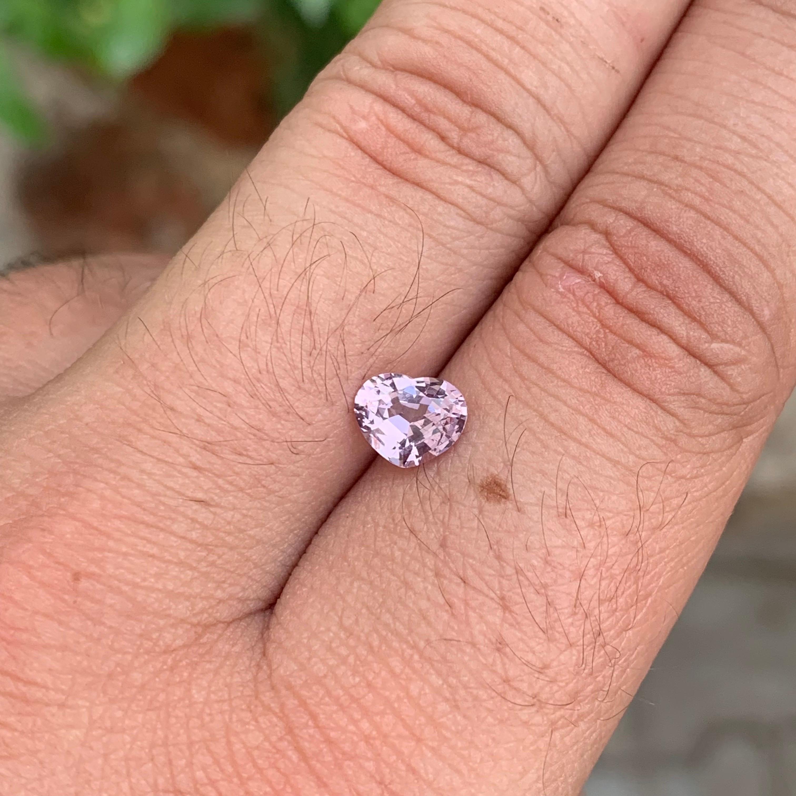 1.50 Carat Natural Loose Baby Pink Spinel Heart Shape Gemstone (pierre précieuse en forme de coeur) en vente 5
