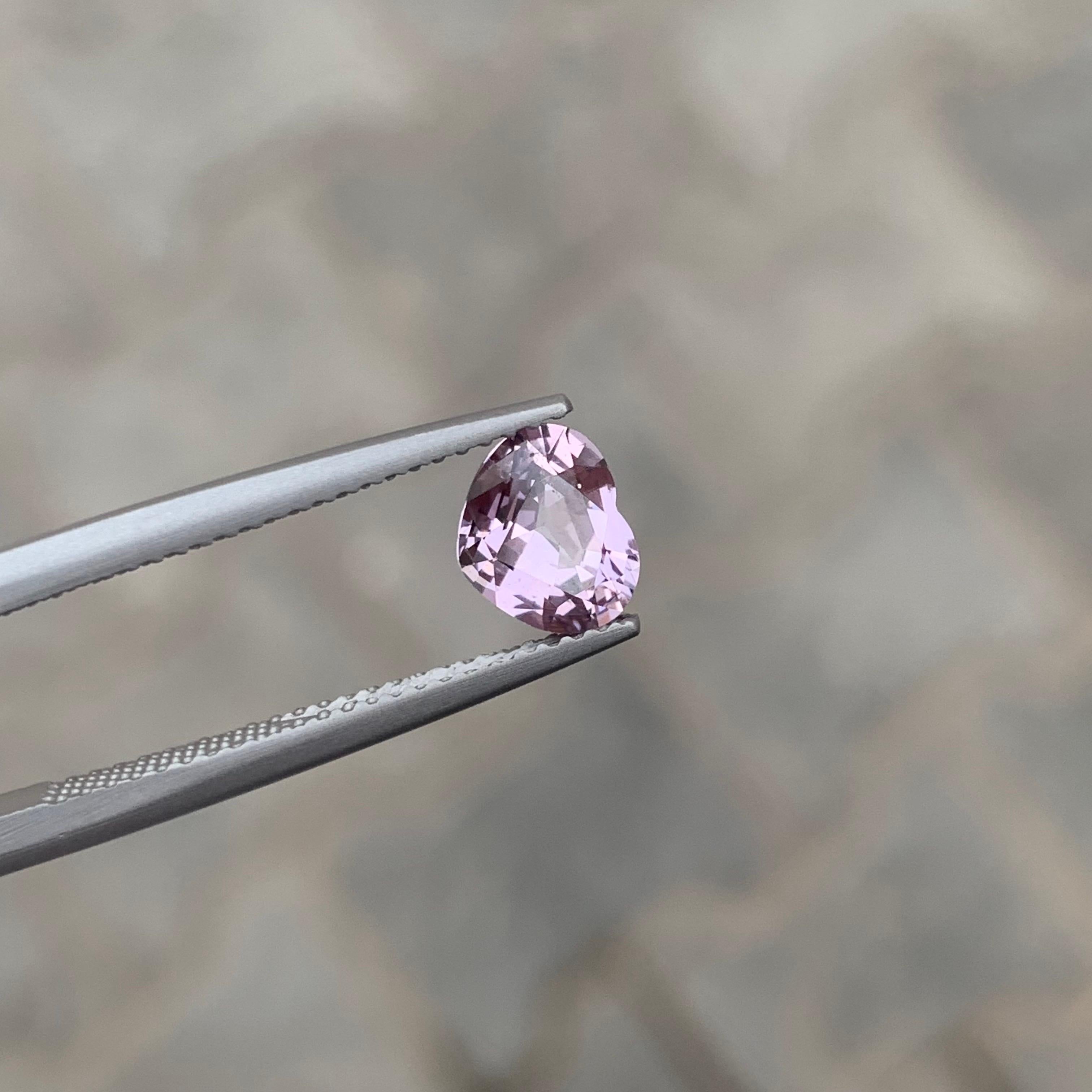 1.50 Carat Natural Loose Baby Pink Spinel Heart Shape Gemstone (pierre précieuse en forme de coeur) en vente 3