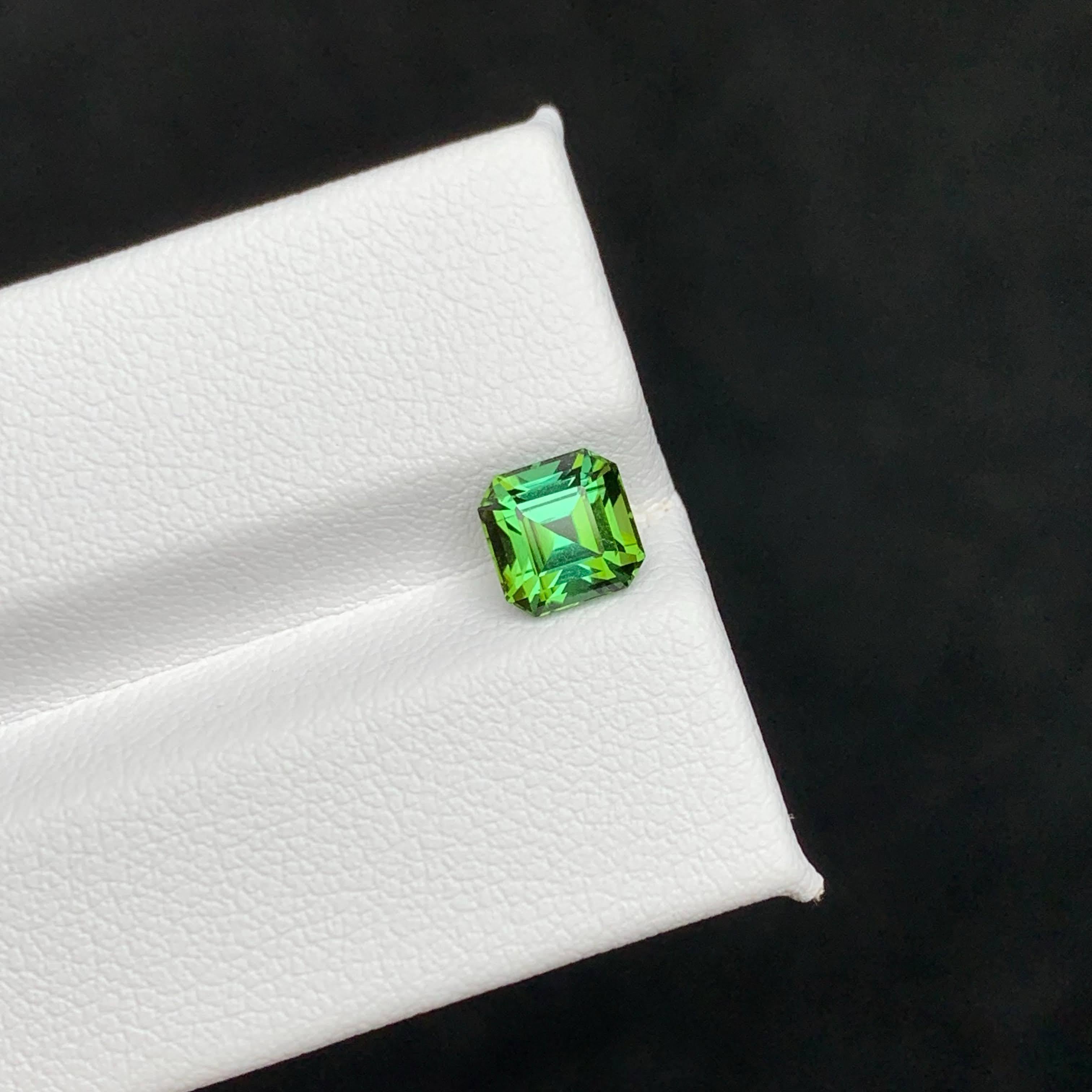 Moderno 1,50 Carati di tormalina verde bluastra naturale sfusa con taglio Asscher Gemma afgana in vendita