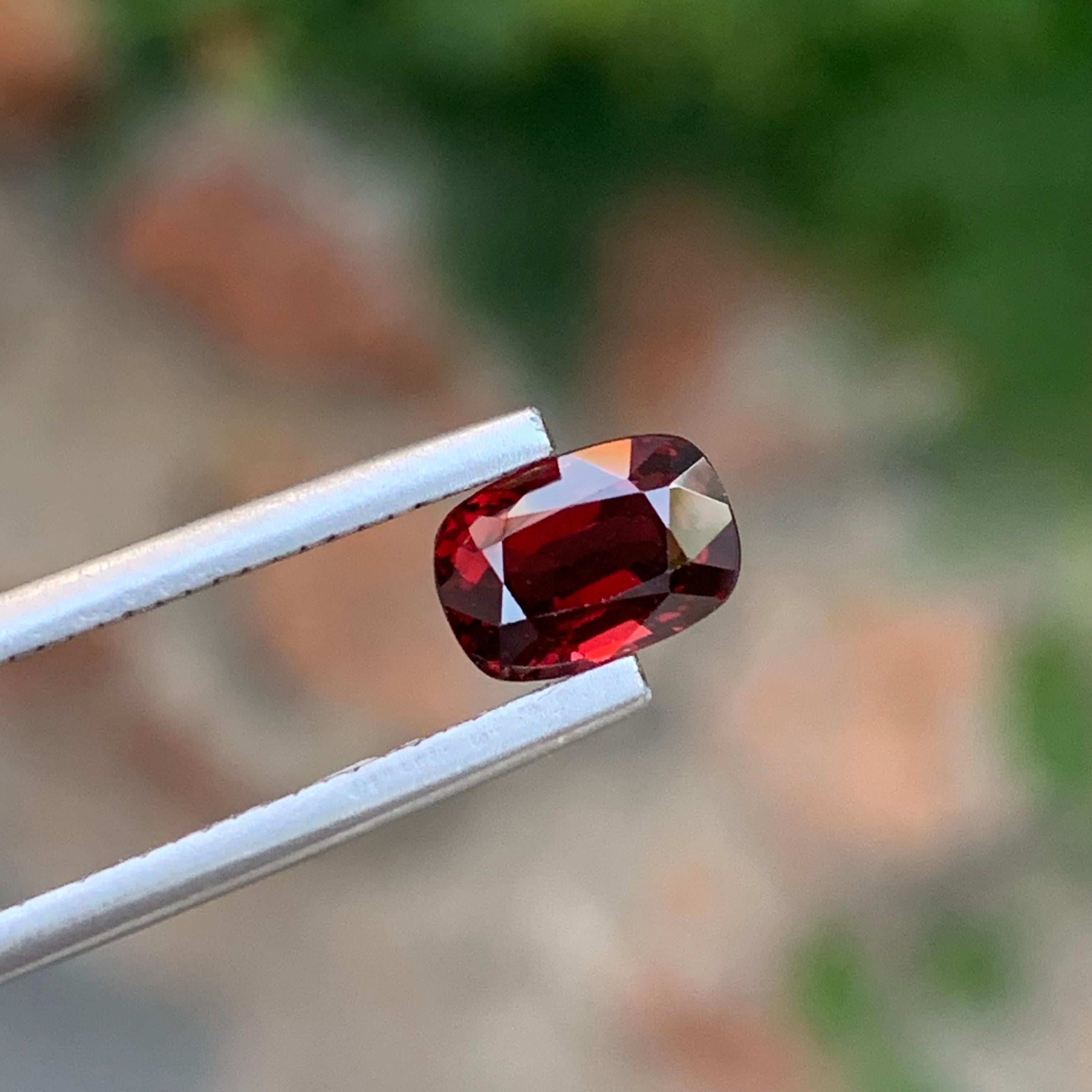 1,50 carati di spinello rosso birmano sciolto naturale a forma di cuscino lungo per anello In condizioni Nuovo in vendita a Peshawar, PK