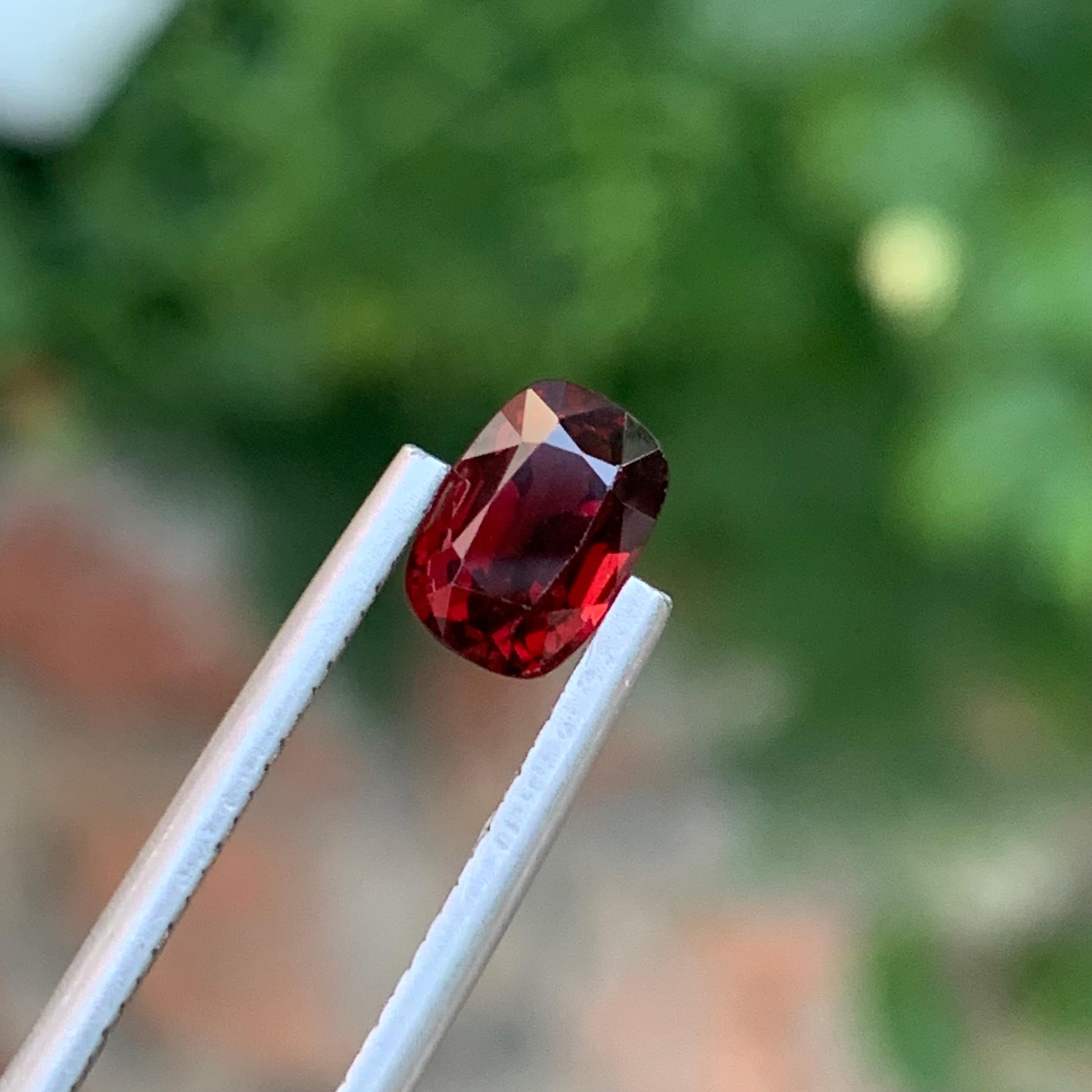 1,50 carati di spinello rosso birmano sciolto naturale a forma di cuscino lungo per anello in vendita 1