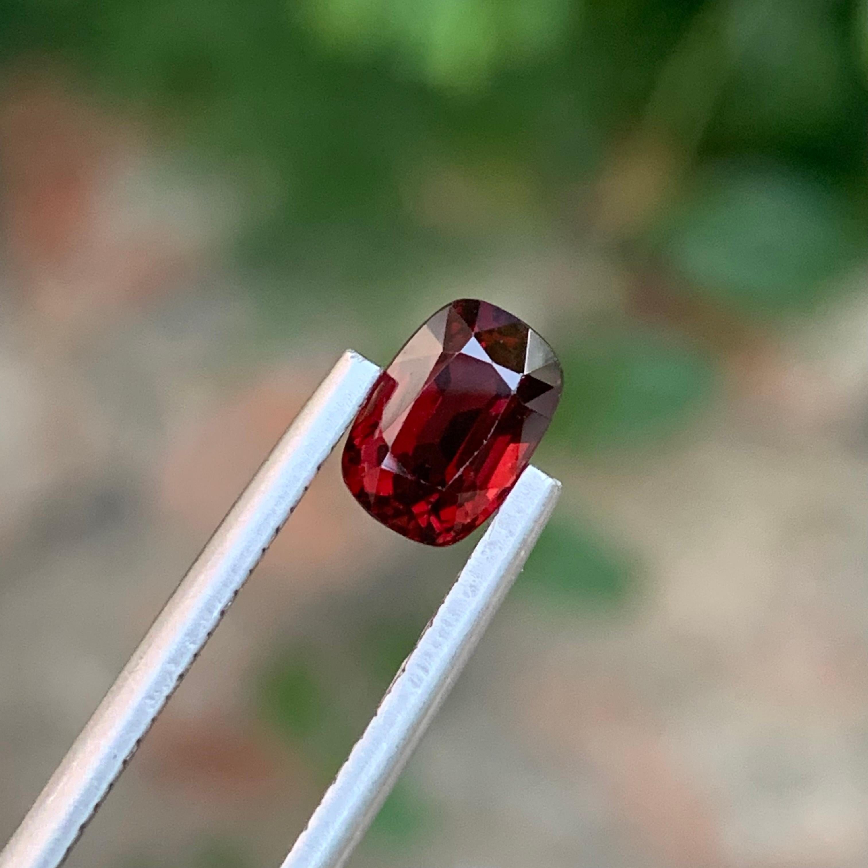 1,50 carati di spinello rosso birmano sciolto naturale a forma di cuscino lungo per anello in vendita 2