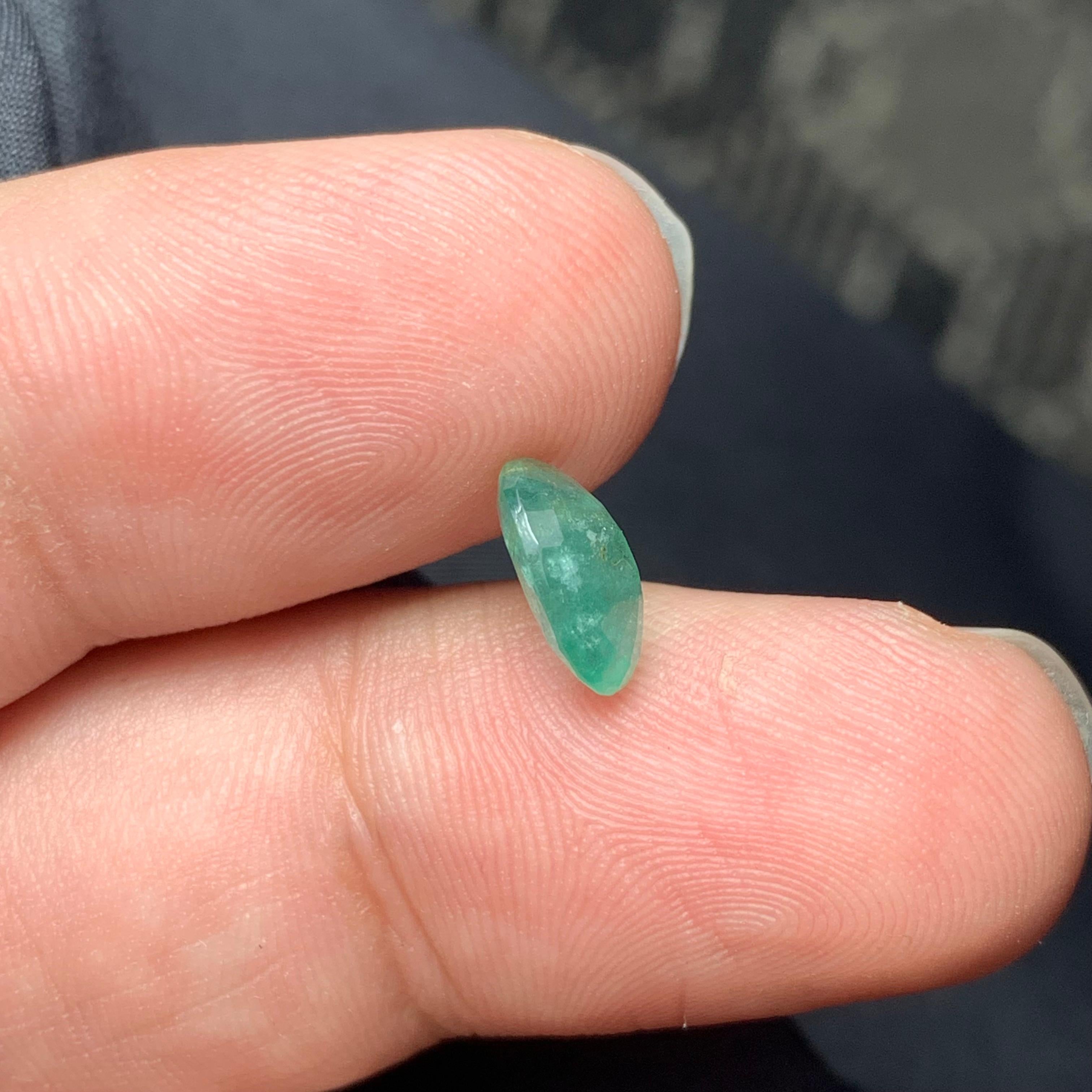1.50 Karat natürlicher loser Smaragd Edelstein aus sambischer Mine im Zustand „Neu“ im Angebot in Peshawar, PK