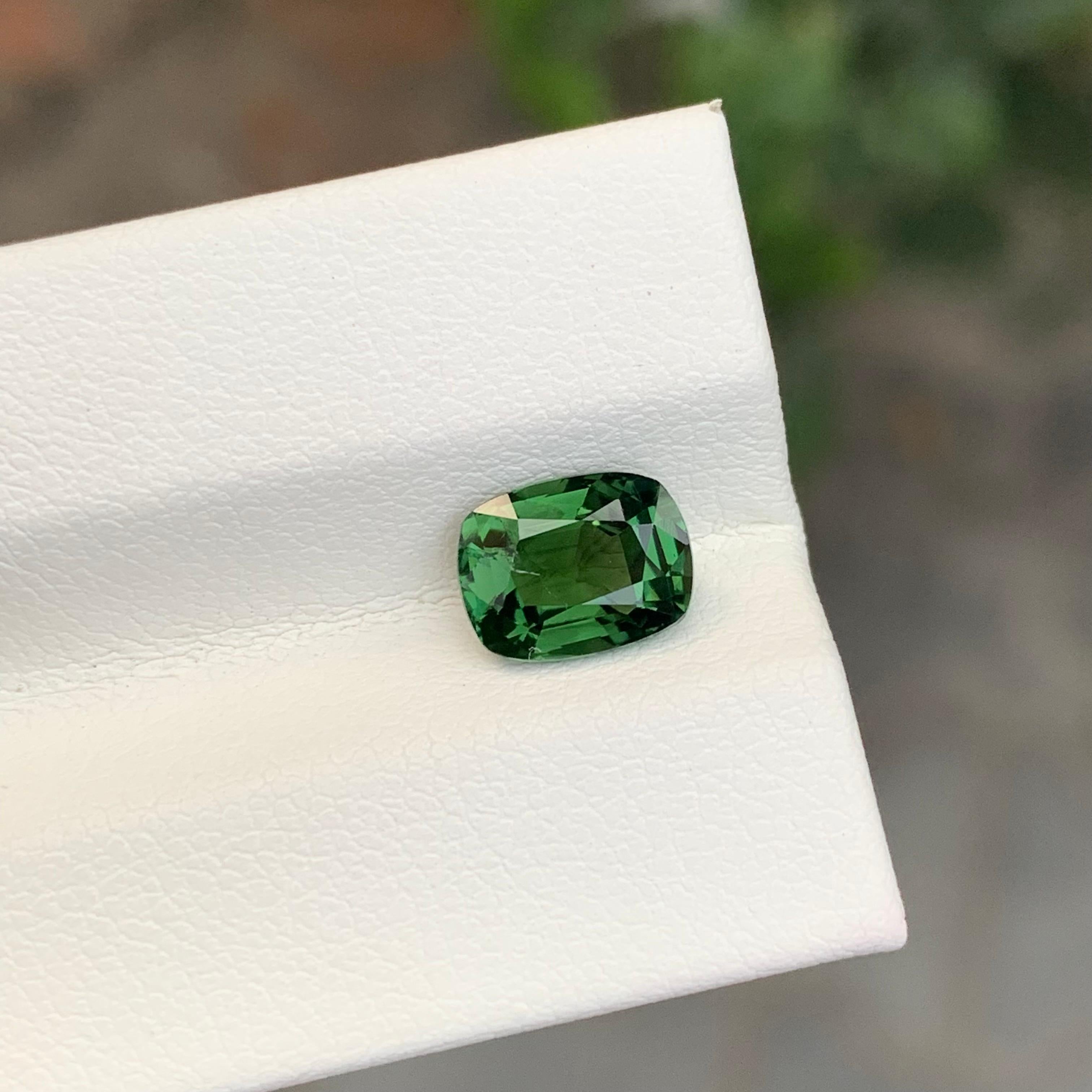 Arts and Crafts 1.50 Carat Natural Loose Forest Green Tourmaline Cushion Shape Gem en vente
