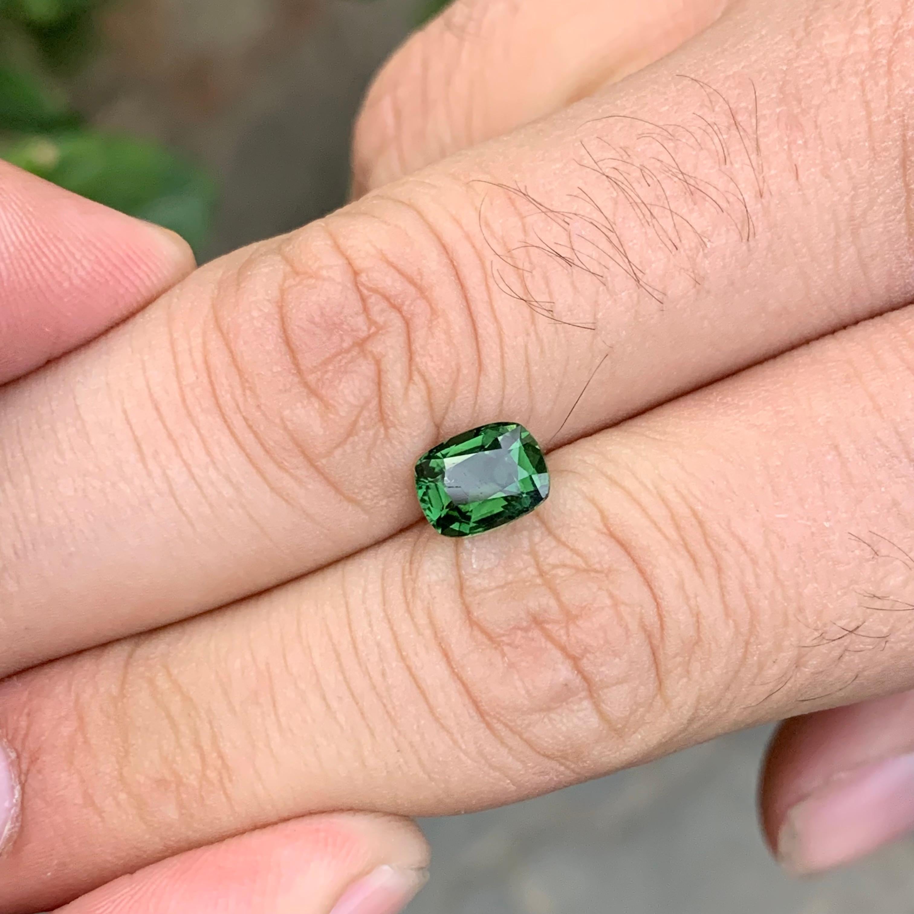 1.50 Carat Natural Loose Forest Green Tourmaline Cushion Shape Gem en vente 1