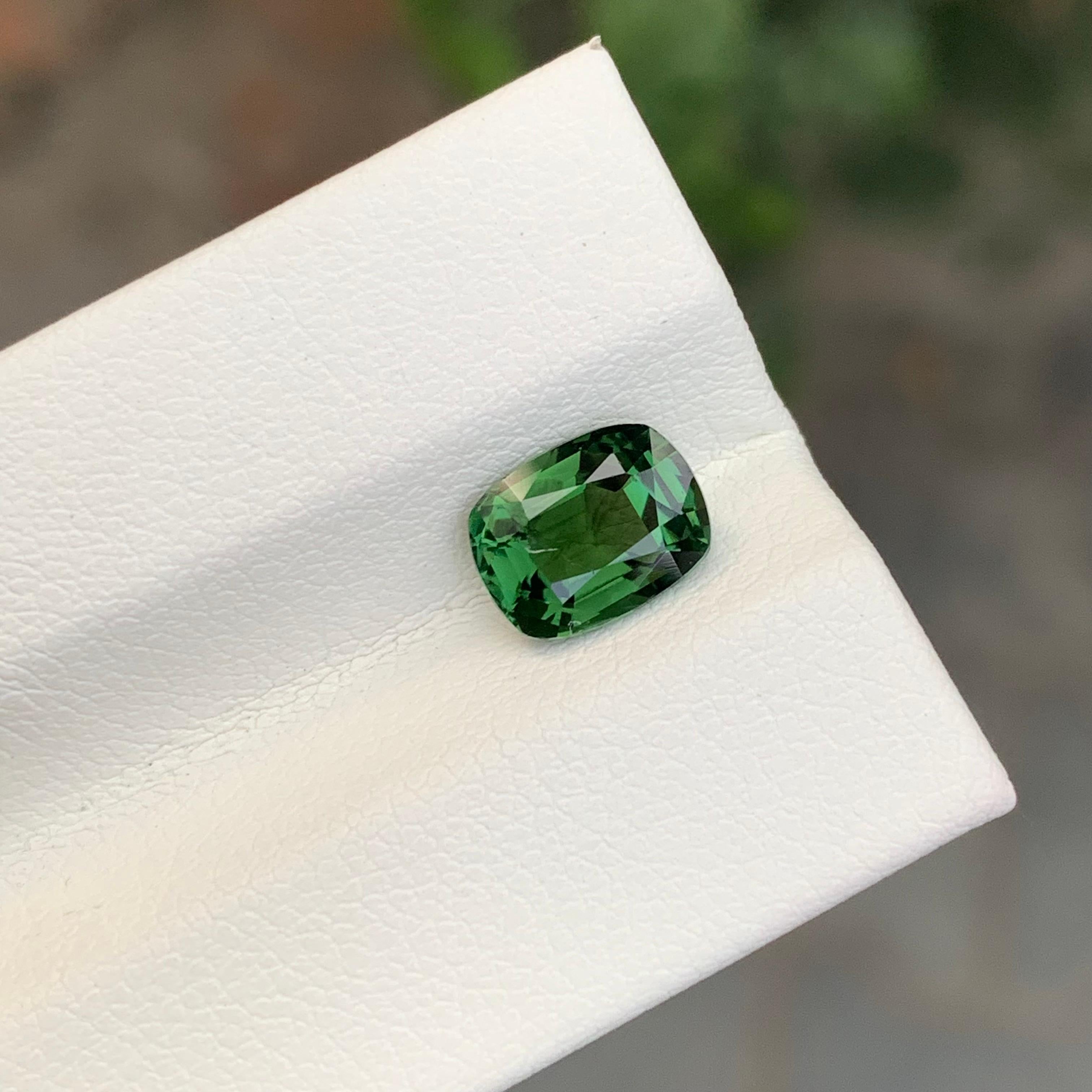 1.50 Carat Natural Loose Forest Green Tourmaline Cushion Shape Gem en vente 3