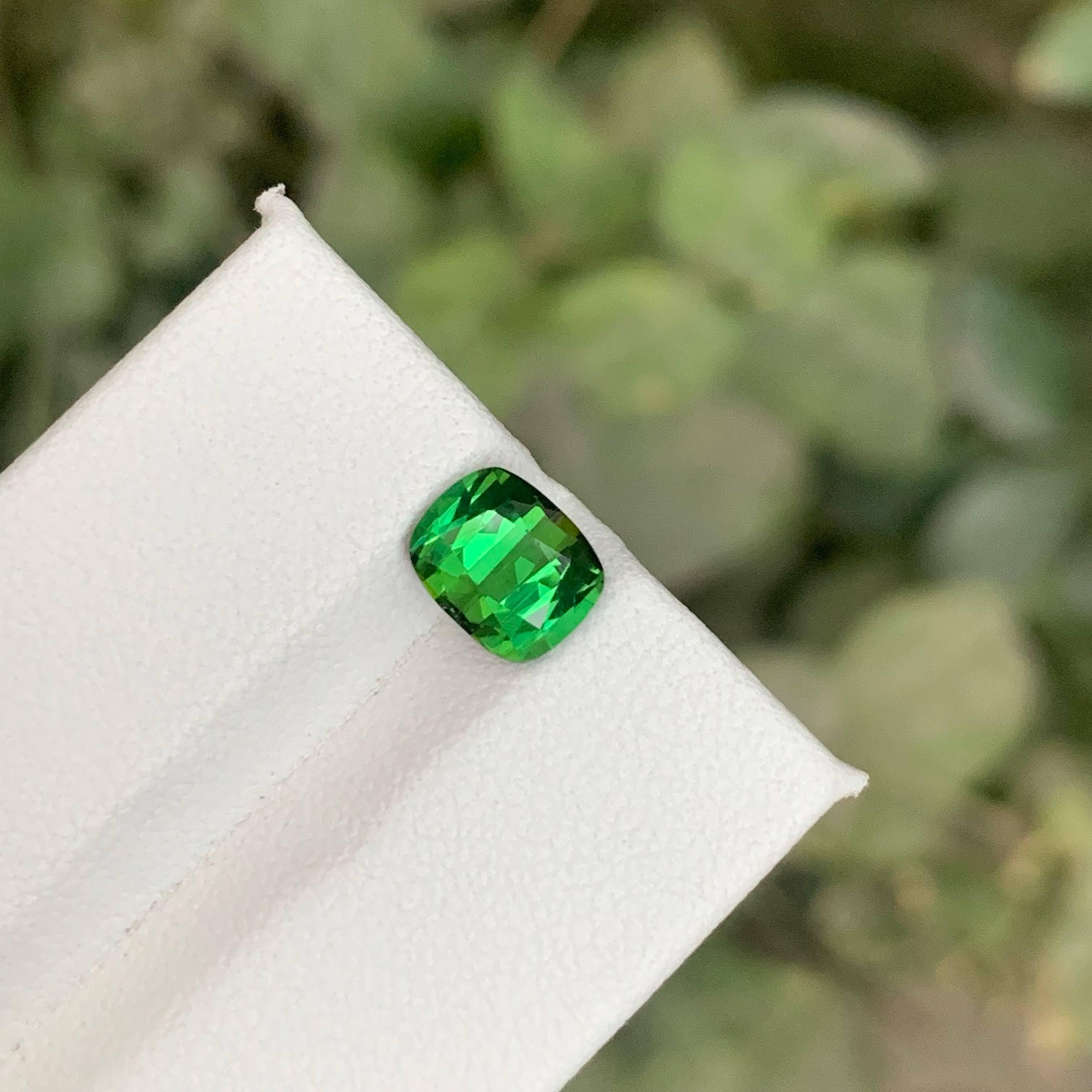 Taglio cuscino 1.50 carati di tormalina verde naturale sciolta, taglio a cuscino, pietra preziosa afgana in vendita