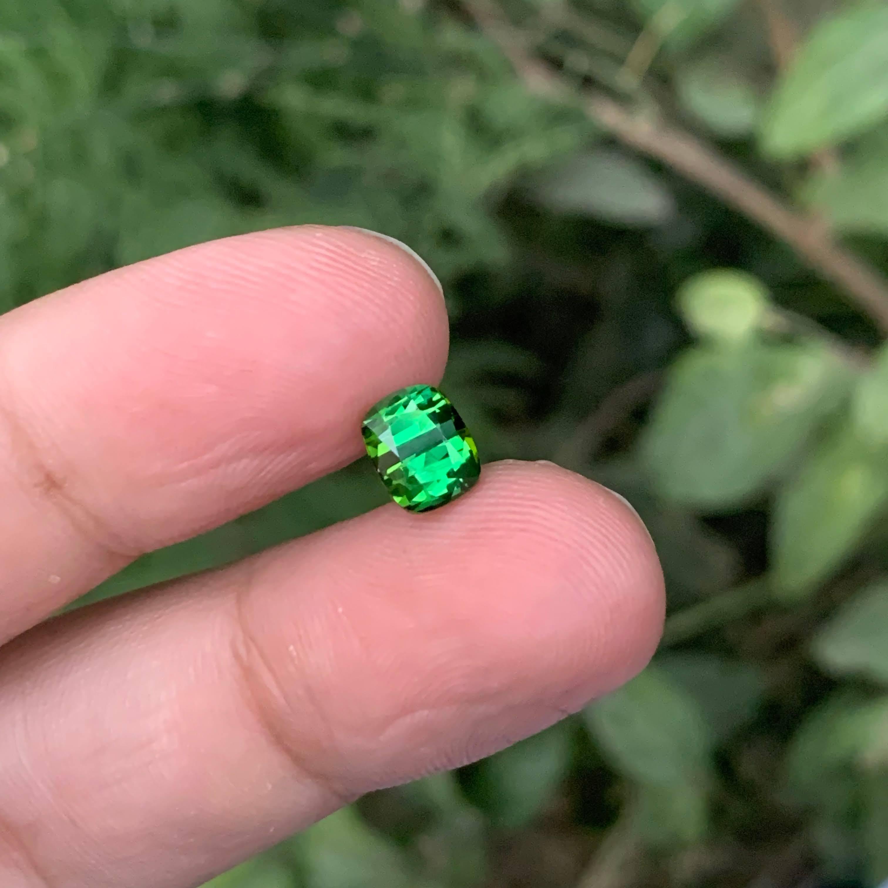 da uomo o donna 1.50 carati di tormalina verde naturale sciolta, taglio a cuscino, pietra preziosa afgana in vendita