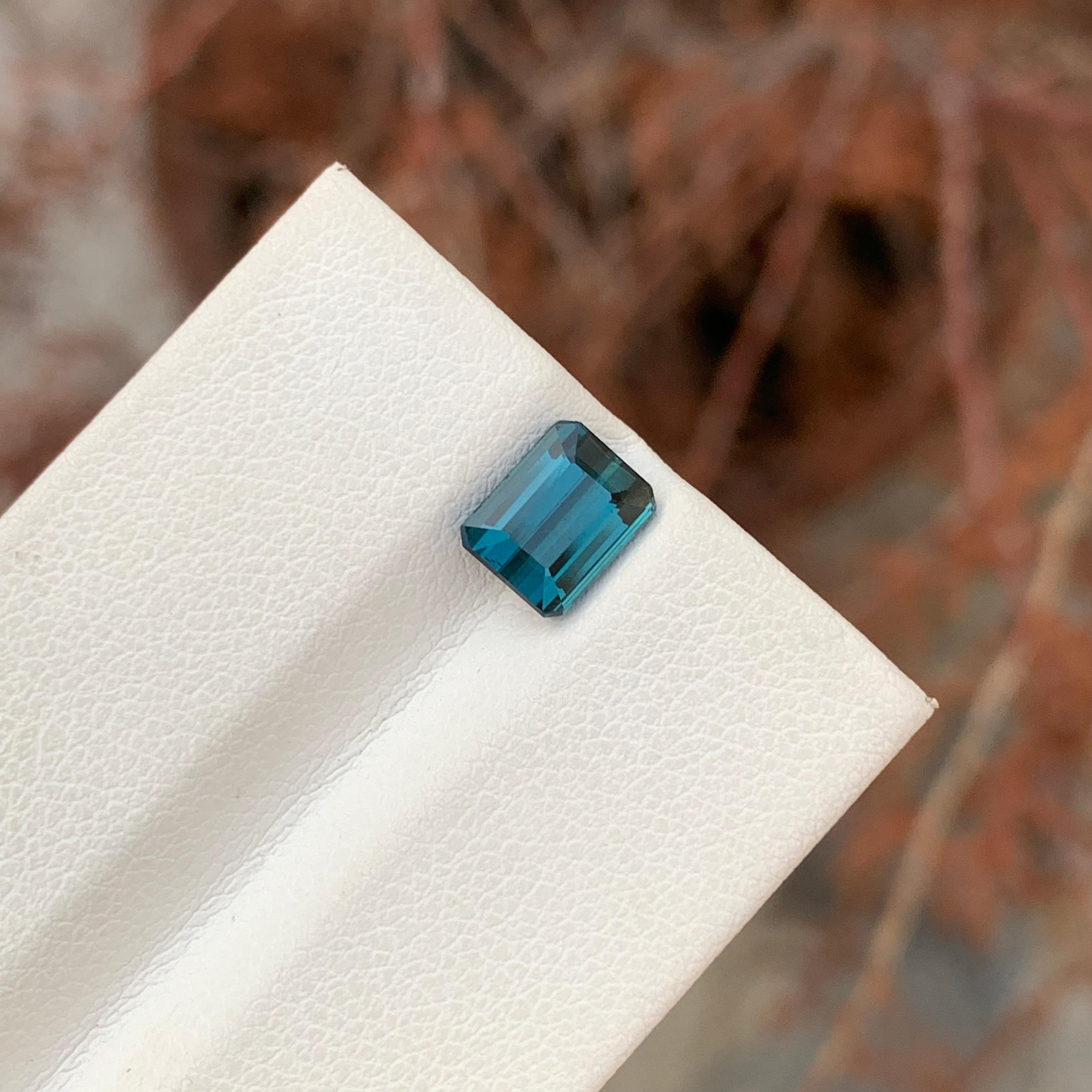 Lose Indicolith Turmalin

Gewicht: 1,50 Karat
Abmessung: 7.2 x 5.7 x 3.9 Mm
Farbe: Blau
Herkunft: Afghanistan
Zertifikat: Auf Anfrage
Behandlung: Nicht

Der Turmalin ist ein faszinierender Edelstein, der für seine bemerkenswerte Farbvielfalt bekannt