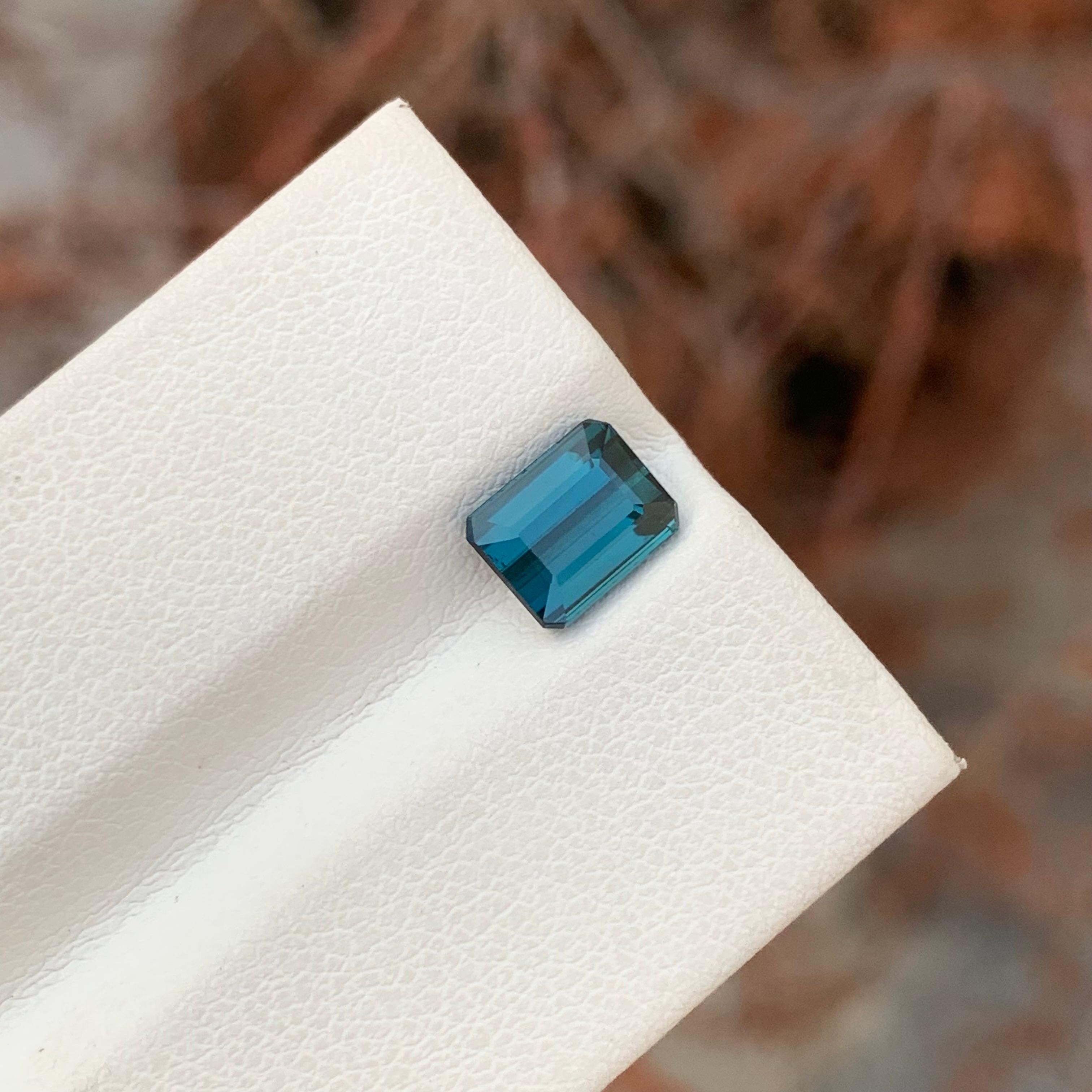 1,50 Karat Natürlicher loser Indicolith Turmalin Smaragd Form Edelstein für Damen oder Herren im Angebot